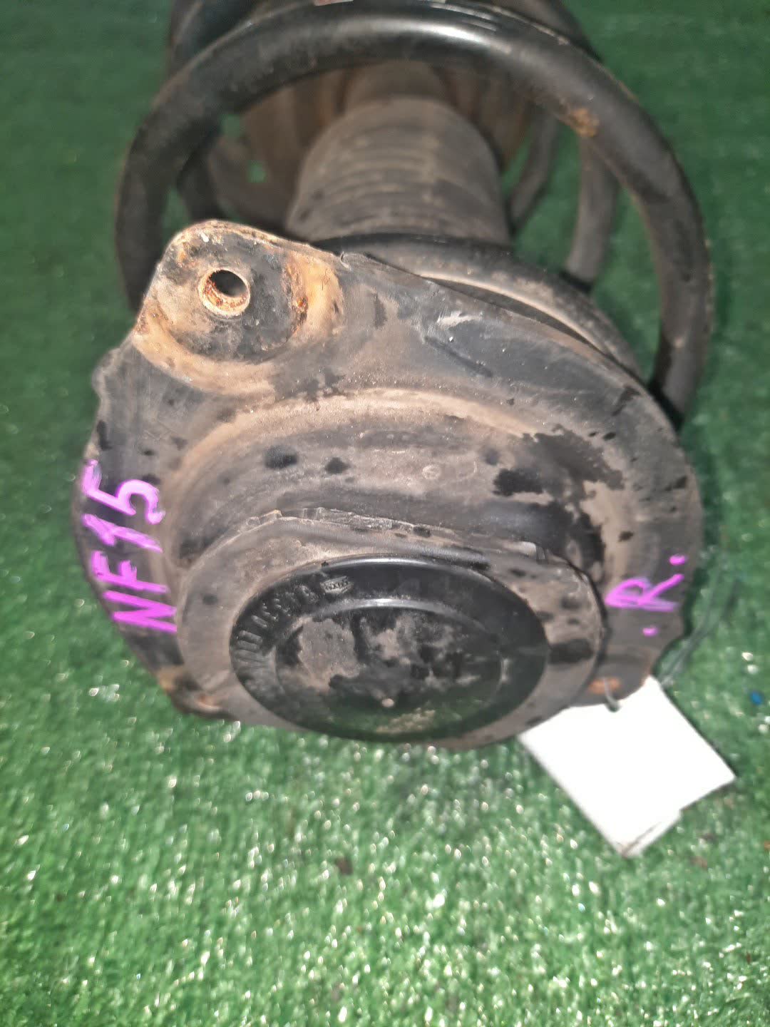Стойка правая передняя NISSAN JUKE NF15 MR16DDT 2 ракурс
