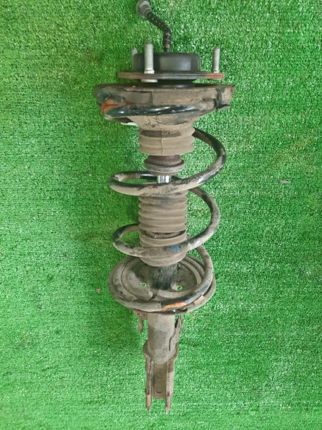Стойка правая передняя TOYOTA NOAH, VOXY, IPSUM AZR65G, ACM26W 1AZ-FSE, 2AZ-FE 1 ракурс