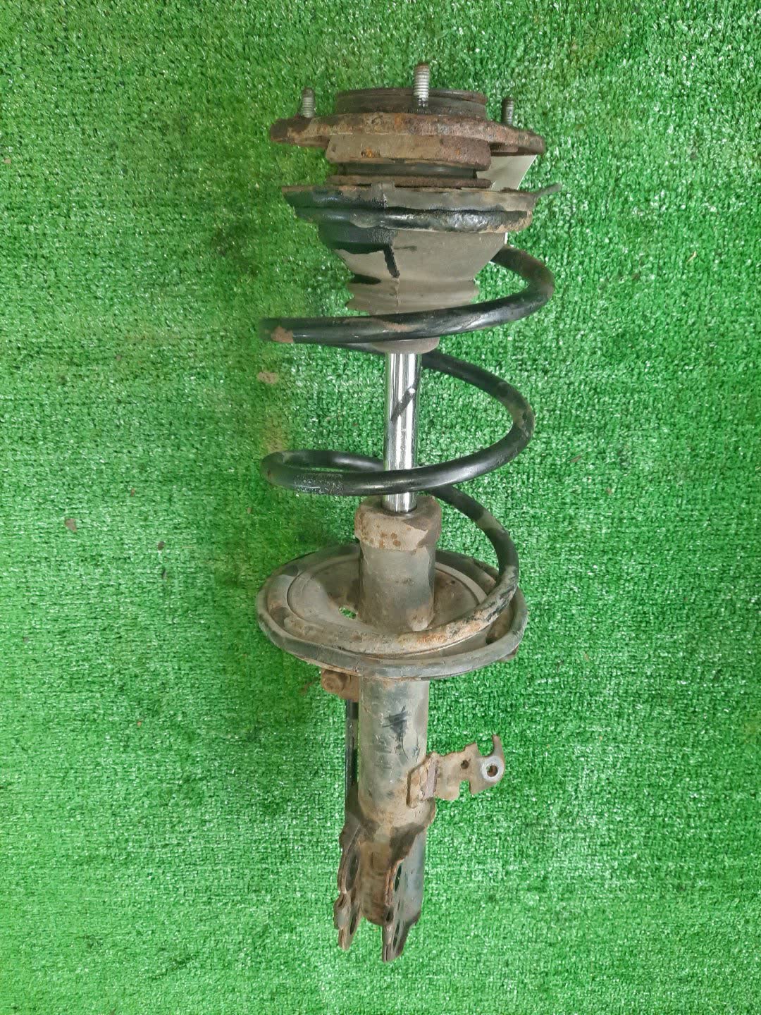 Стойка правая передняя TOYOTA COROLLA, PREMIO, COROLLA SPACIO, WISH, ALLION, COROLLA FIELDER, ALLEX, COROLLA RUNX, WILL VS, COROLLA  AXIO ZZE124, NZE121, NZE120, ZZE122, NZE124, CE121, ZRT265, ZZT240, NZT240, ZRT260, ZZT245, NZT260, ZRT261, NZE121N, 
