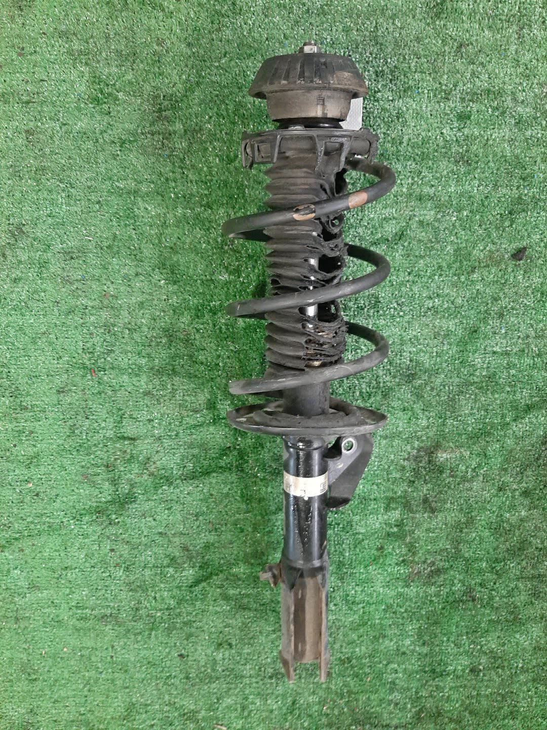 Стойка правая передняя HONDA FIT GD3, GD1 L15A, L13A 1 ракурс