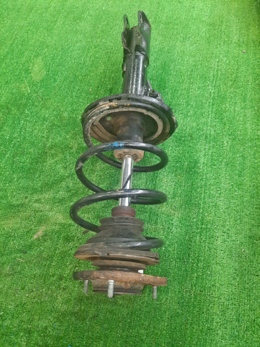 Стойка правая передняя TOYOTA COROLLA, PREMIO, COROLLA SPACIO, WISH, ALLION, COROLLA FIELDER, ALLEX, COROLLA RUNX, WILL VS, COROLLA  AXIO ZZE124, NZE121, NZE120, ZZE122, NZE124, CE121, ZRT265, ZZT240, NZT240, ZRT260, ZZT245, NZT260, ZRT261, NZE121N, 