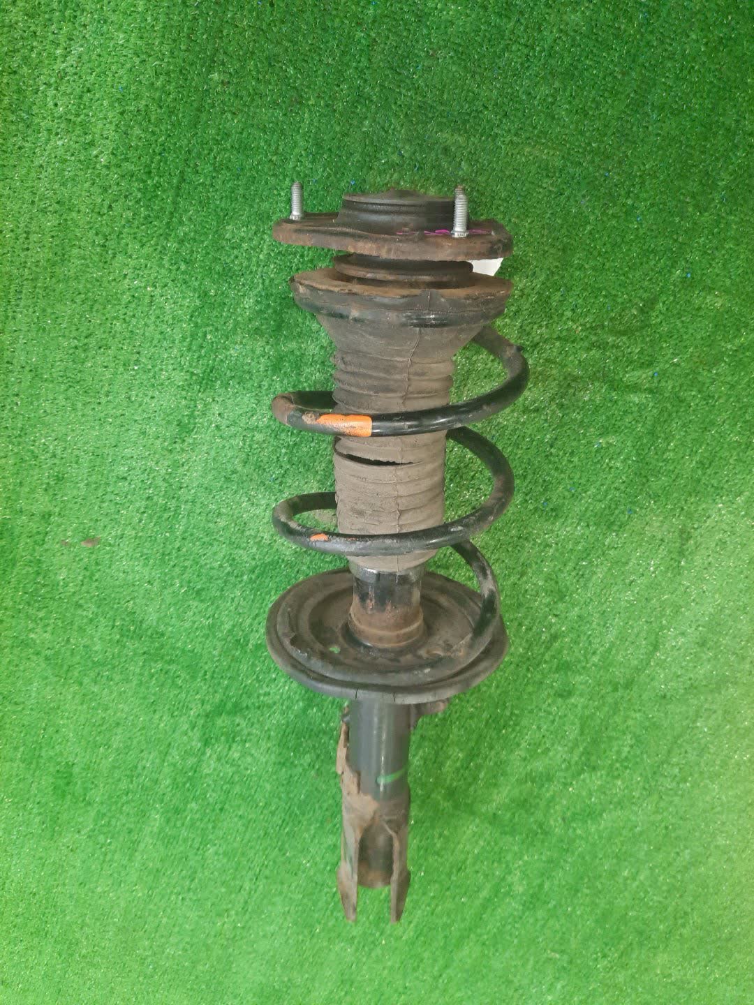Стойка левая передняя TOYOTA COROLLA, PREMIO, COROLLA SPACIO, WISH, ALLION, COROLLA FIELDER, ALLEX, COROLLA RUNX, WILL VS, COROLLA  AXIO ZZE124, NZE121, NZE120, ZZE122, NZE124, CE121, ZRT265, ZZT240, NZT240, ZRT260, ZZT245, NZT260, ZRT261, NZE121N, Z