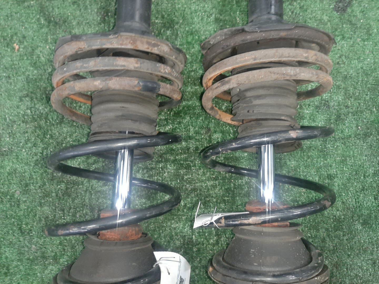 Стойка левая передняя TOYOTA FUNCARGO, IST, PLATZ, RAUM, VITZ, WILL VI, PROBOX, BB, PORTE, SUCCEED, WILL CYPHA NCP20, NCP21, NCP60, NCP61, NCP12, SCP11, NCZ20, SCP10, NCP10, SCP13, NCP13, NCP19, NCP51V, NCP58G, NCP50V, NLP51, NCP52V, NCP30, NCP31, NC