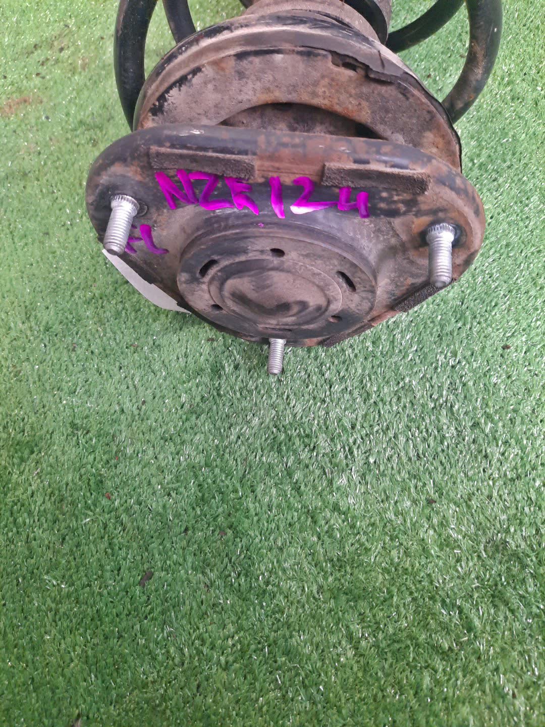 Стойка левая передняя TOYOTA COROLLA, PREMIO, COROLLA SPACIO, WISH, ALLION, COROLLA FIELDER, ALLEX, COROLLA RUNX, WILL VS, COROLLA  AXIO ZZE124, NZE121, NZE120, ZZE122, NZE124, CE121, ZRT265, ZZT240, NZT240, ZRT260, ZZT245, NZT260, ZRT261, NZE121N, Z