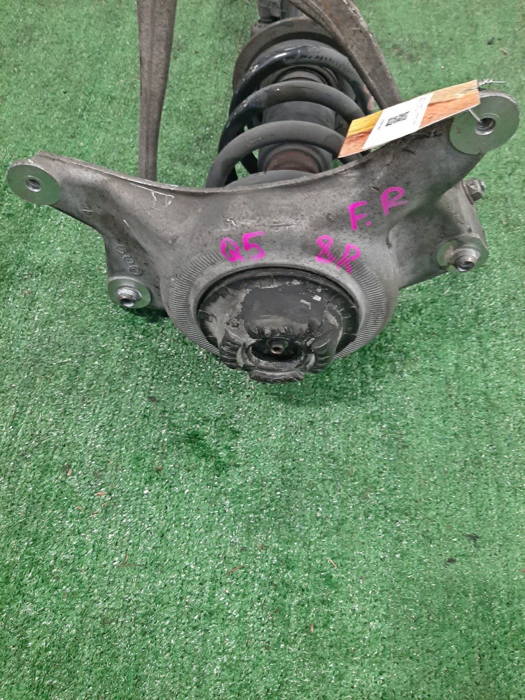Стойка правая передняя AUDI Q5 8RB CDN 8R0413031BC 2 ракурс