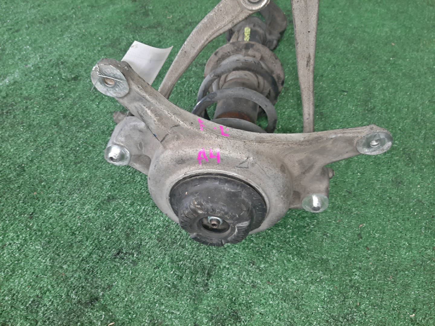 Стойка левая передняя AUDI A4 8K2 CDHA 2 ракурс Стойка левая передняя AUDI A4 8K2 CDHA 2 ракурс