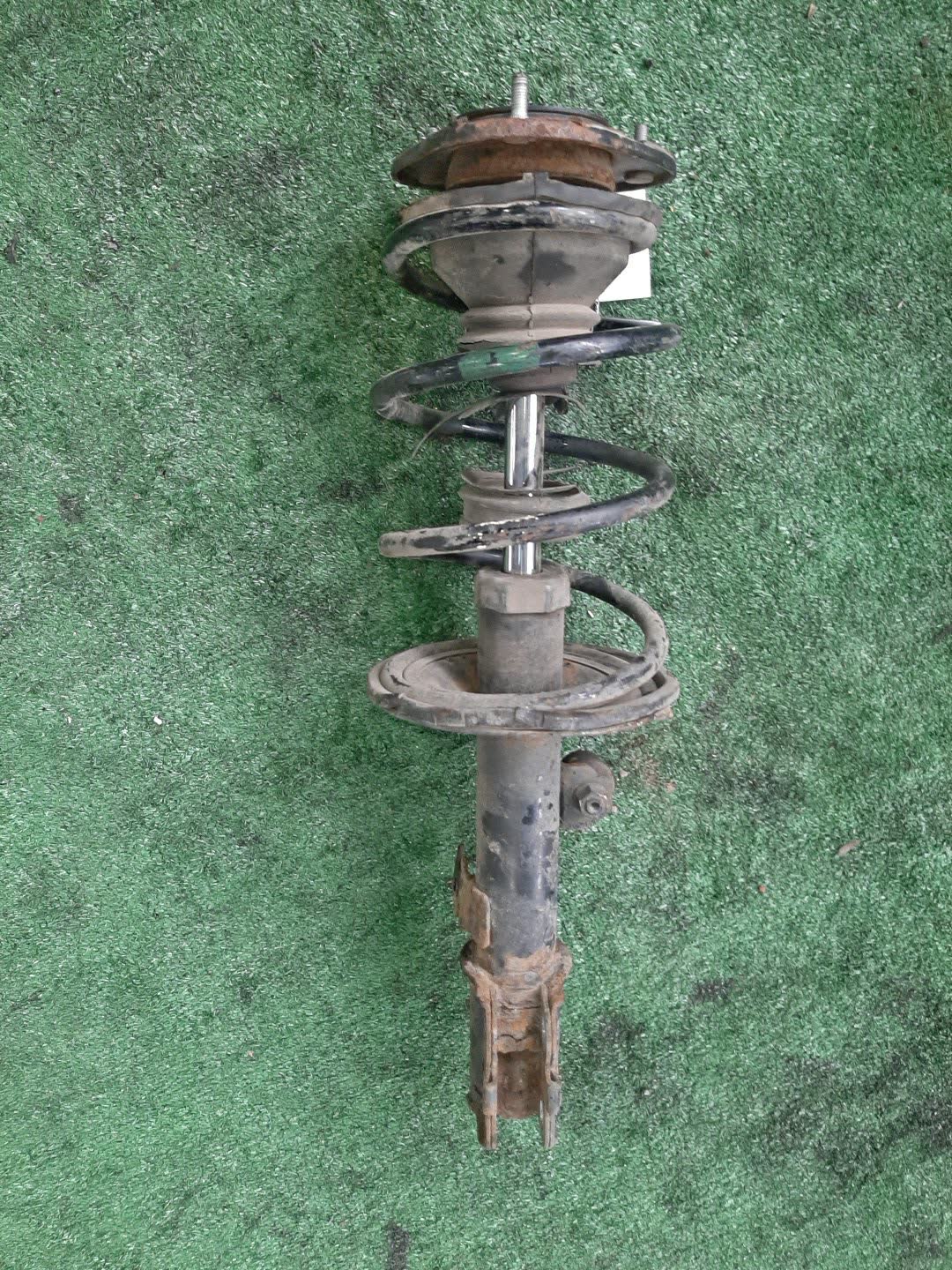 Стойка левая передняя TOYOTA COROLLA, PREMIO, COROLLA SPACIO, WISH, ALLION, COROLLA FIELDER, ALLEX, COROLLA RUNX, WILL VS, COROLLA  AXIO ZZE124, NZE121, NZE120, ZZE122, NZE124, CE121, ZRT265, ZZT240, NZT240, ZRT260, ZZT245, NZT260, ZRT261, NZE121N, Z