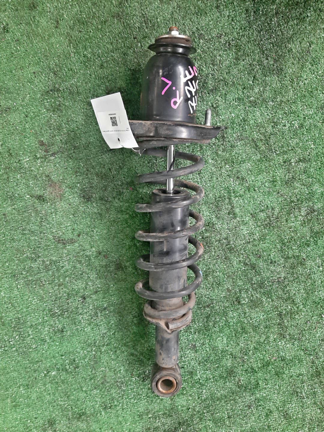 Стойка левая задняя TOYOTA COROLLA, OPA, PREMIO, COROLLA SPACIO, VISTA, ALLION, COROLLA FIELDER, ALLEX, COROLLA RUNX, SIENTA, WILL VS, VISTA ARDEO, COROLLA  AXIO NZE121, NZE120, NZE141, ZZE122, CE121, ZZE123, ACT10, ZCT10, ZZT240, NZT240, AZT240, NZE