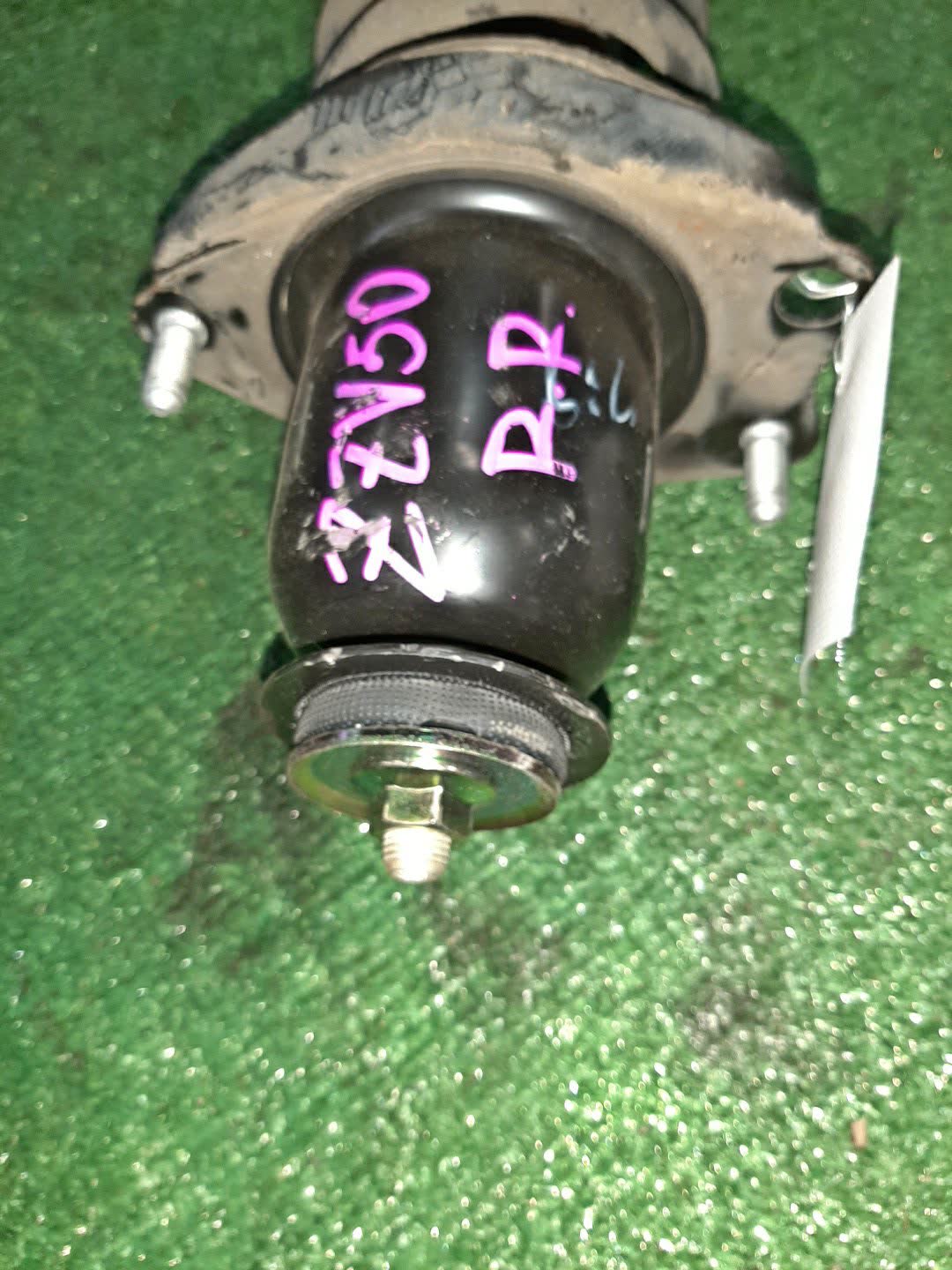 Стойка правая задняя TOYOTA COROLLA, OPA, PREMIO, COROLLA SPACIO, VISTA, ALLION, COROLLA FIELDER, ALLEX, COROLLA RUNX, SIENTA, WILL VS, VISTA ARDEO, COROLLA AXIO NZE121, NZE120, NZE141, ZZE122, CE121, ZZE123, ACT10, ZCT10, ZZT240, NZT240, AZT240, NZ Стойка правая задняя TOYOTA COROLLA, OPA, PREMIO, COROLLA SPACIO, VISTA, ALLION, COROLLA FIELDER, ALLEX, COROLLA RUNX, SIENTA, WILL VS, VISTA ARDEO, COROLLA AXIO NZE121, NZE120, NZE141, ZZE122, CE121, ZZE123, ACT10, ZCT10, ZZT240, NZT240, AZT240, NZ