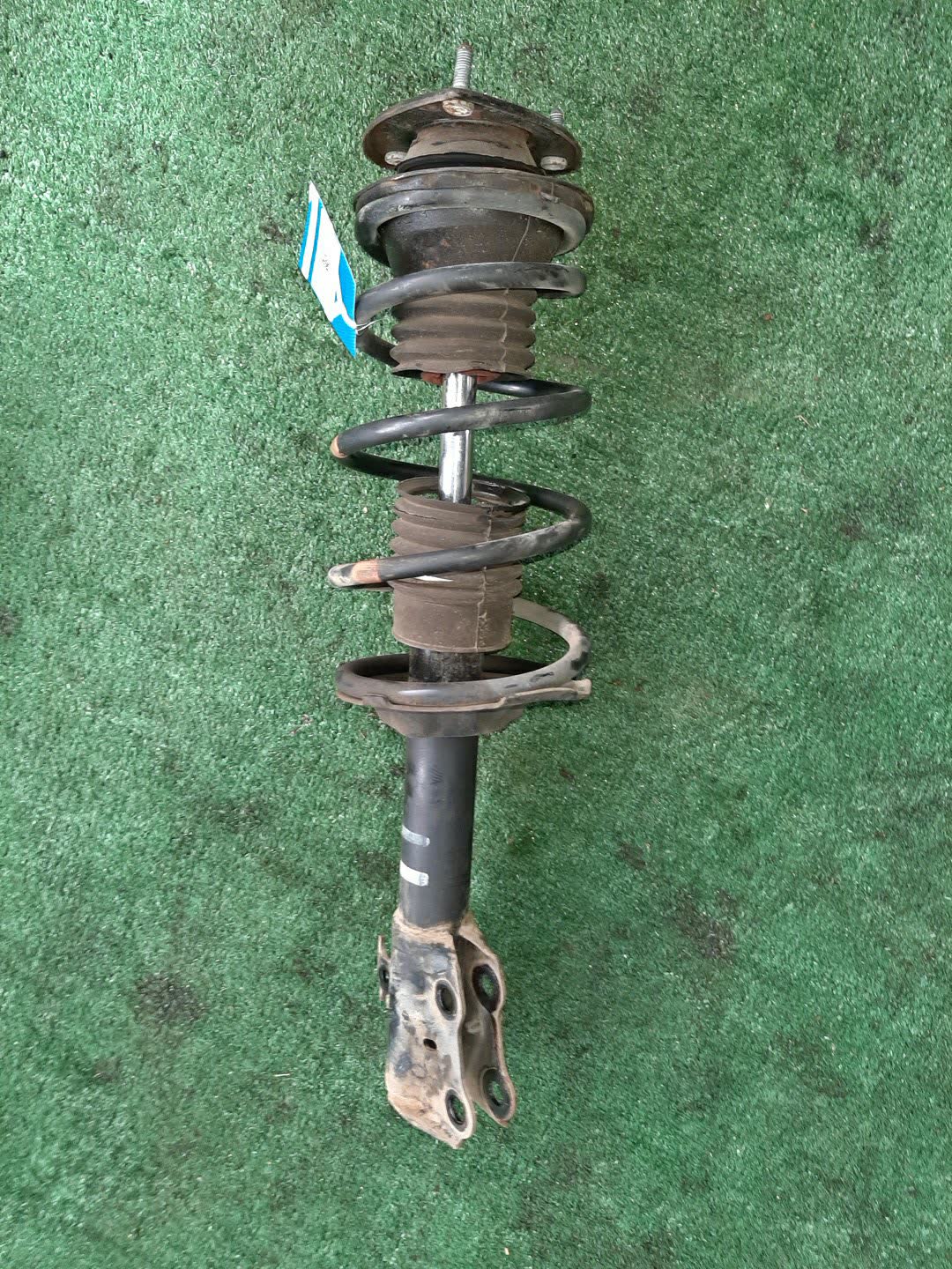 Стойка левая передняя TOYOTA FUNCARGO, IST, PLATZ, RAUM, VITZ, WILL VI, PROBOX, BB, PORTE, SUCCEED, WILL CYPHA NCP20, NCP21, NCP60, NCP61, NCP12, SCP11, NCZ20, SCP10, NCP10, SCP13, NCP13, NCP19, NCP51V, NCP58G, NCP50V, NLP51, NCP52V, NCP30, NCP31, NC