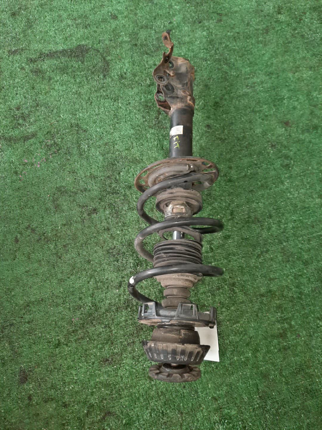 Стойка правая передняя HONDA FIT GD3, GD1 L15A, L13A 1 ракурс