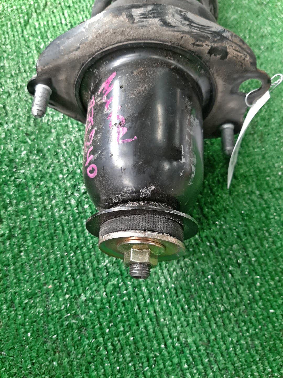 Стойка правая задняя TOYOTA COROLLA, OPA, PREMIO, PRIUS, COROLLA SPACIO, VISTA, ALLION, COROLLA FIELDER, ALLEX, COROLLA RUNX, SIENTA, WILL VS, VISTA ARDEO, COROLLA  AXIO NZE121, NZE120, NZE141, ZZE122, CE121, ZZE123, ACT10, ZCT10, ZZT240, NZT240, AZT