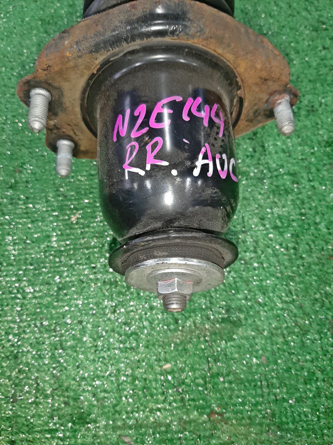 Стойка правая задняя TOYOTA COROLLA FIELDER, COROLLA AXIO ZRE144G, NZE144G, NZE144, ZRE144 2ZR-FAE, 2ZR-FE, 1NZ-FE 2 ракурс Стойка правая задняя TOYOTA COROLLA FIELDER, COROLLA AXIO ZRE144G, NZE144G, NZE144, ZRE144 2ZR-FAE, 2ZR-FE, 1NZ-FE 2 ракурс