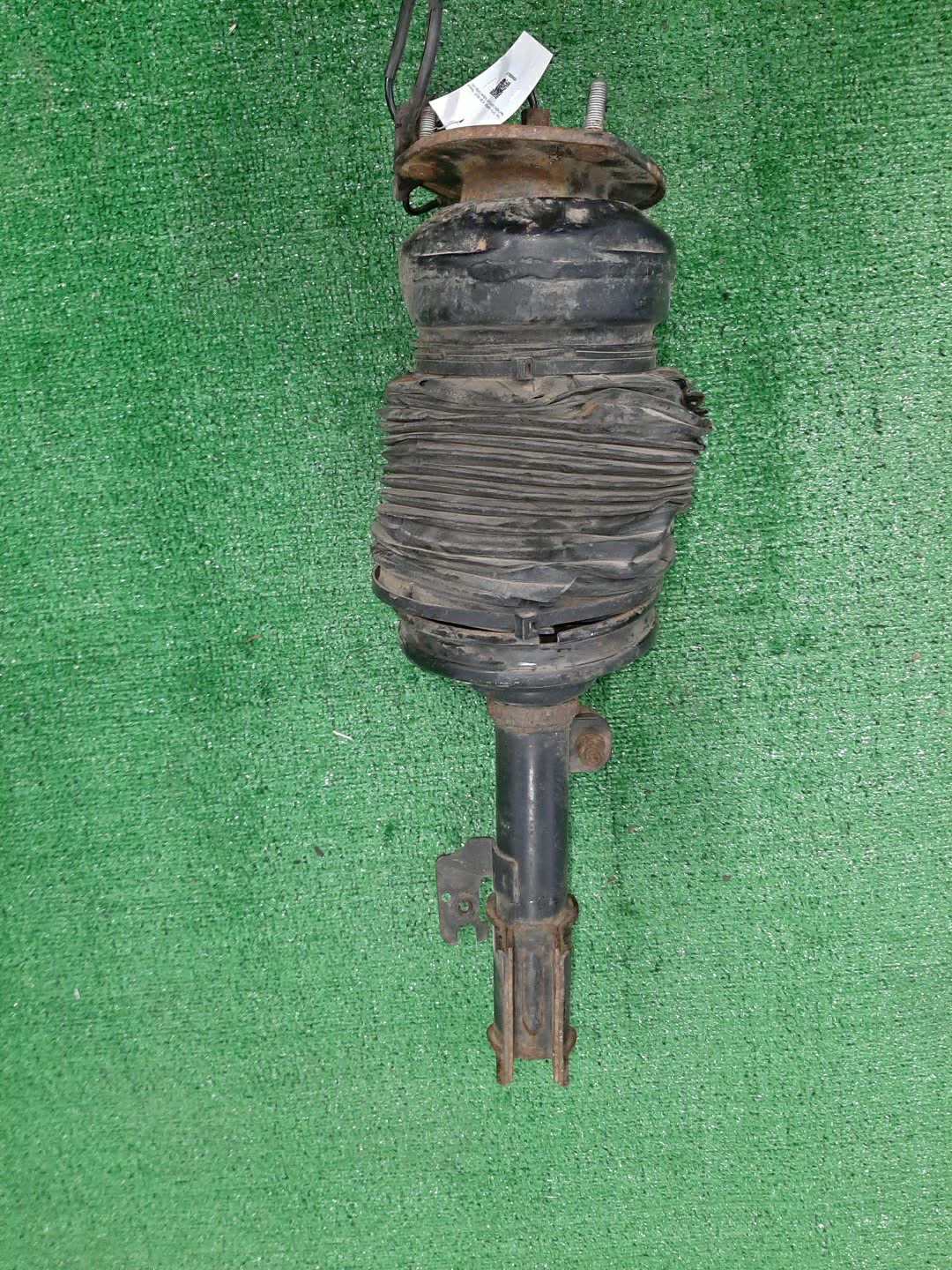 Стойка левая передняя TOYOTA HARRIER, RX350, RX300, RX330 GSU36W, MCU36W, MCU31W, GSU31W, GSU30, GSU35, MCU35, MCU38, MCU33 2GR-FE, 1MZ-FE, 3MZ-FE 1 ракурс Стойка левая передняя TOYOTA HARRIER, RX350, RX300, RX330 GSU36W, MCU36W, MCU31W, GSU31W, GSU30, GSU35, MCU35, MCU38, MCU33 2GR-FE, 1MZ-FE, 3MZ-FE 1 ракурс