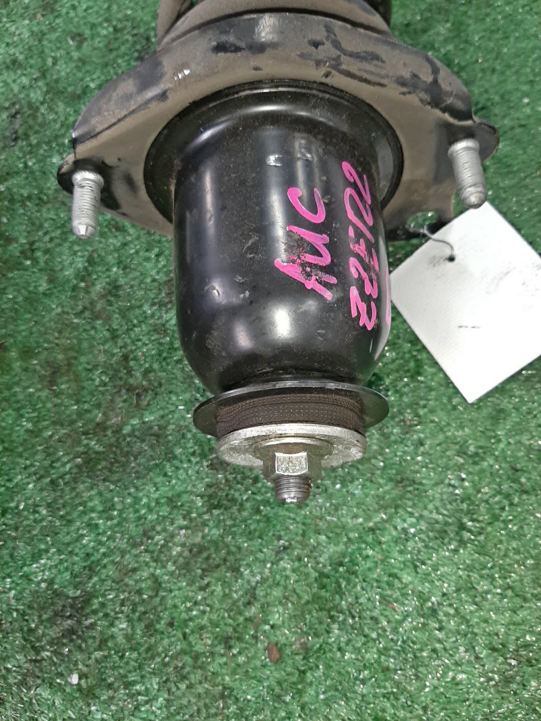 Стойка левая задняя TOYOTA COROLLA, OPA, PREMIO, COROLLA SPACIO, VISTA, ALLION, COROLLA FIELDER, ALLEX, COROLLA RUNX, SIENTA, WILL VS, VISTA ARDEO, COROLLA  AXIO NZE121, NZE120, NZE141, ZZE122, CE121, ZZE123, ACT10, ZCT10, ZZT240, NZT240, AZT240, NZE