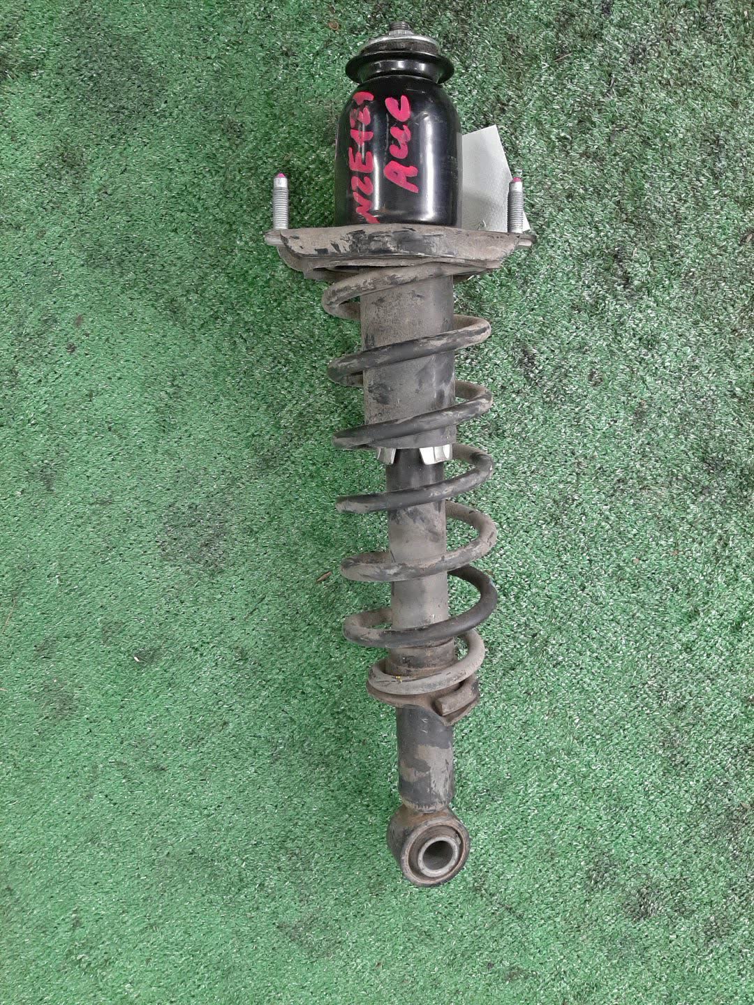 Стойка правая задняя TOYOTA COROLLA, OPA, PREMIO, COROLLA SPACIO, VISTA, ALLION, COROLLA FIELDER, ALLEX, COROLLA RUNX, SIENTA, WILL VS, VISTA ARDEO, COROLLA  AXIO NZE121, NZE120, NZE141, ZZE122, CE121, ZZE123, ACT10, ZCT10, ZZT240, NZT240, AZT240, NZ