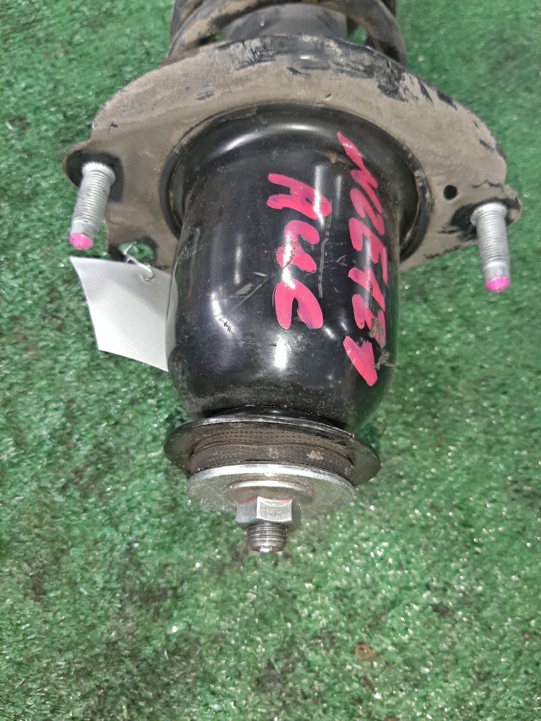 Стойка правая задняя TOYOTA COROLLA, OPA, PREMIO, COROLLA SPACIO, VISTA, ALLION, COROLLA FIELDER, ALLEX, COROLLA RUNX, SIENTA, WILL VS, VISTA ARDEO, COROLLA  AXIO NZE121, NZE120, NZE141, ZZE122, CE121, ZZE123, ACT10, ZCT10, ZZT240, NZT240, AZT240, NZ