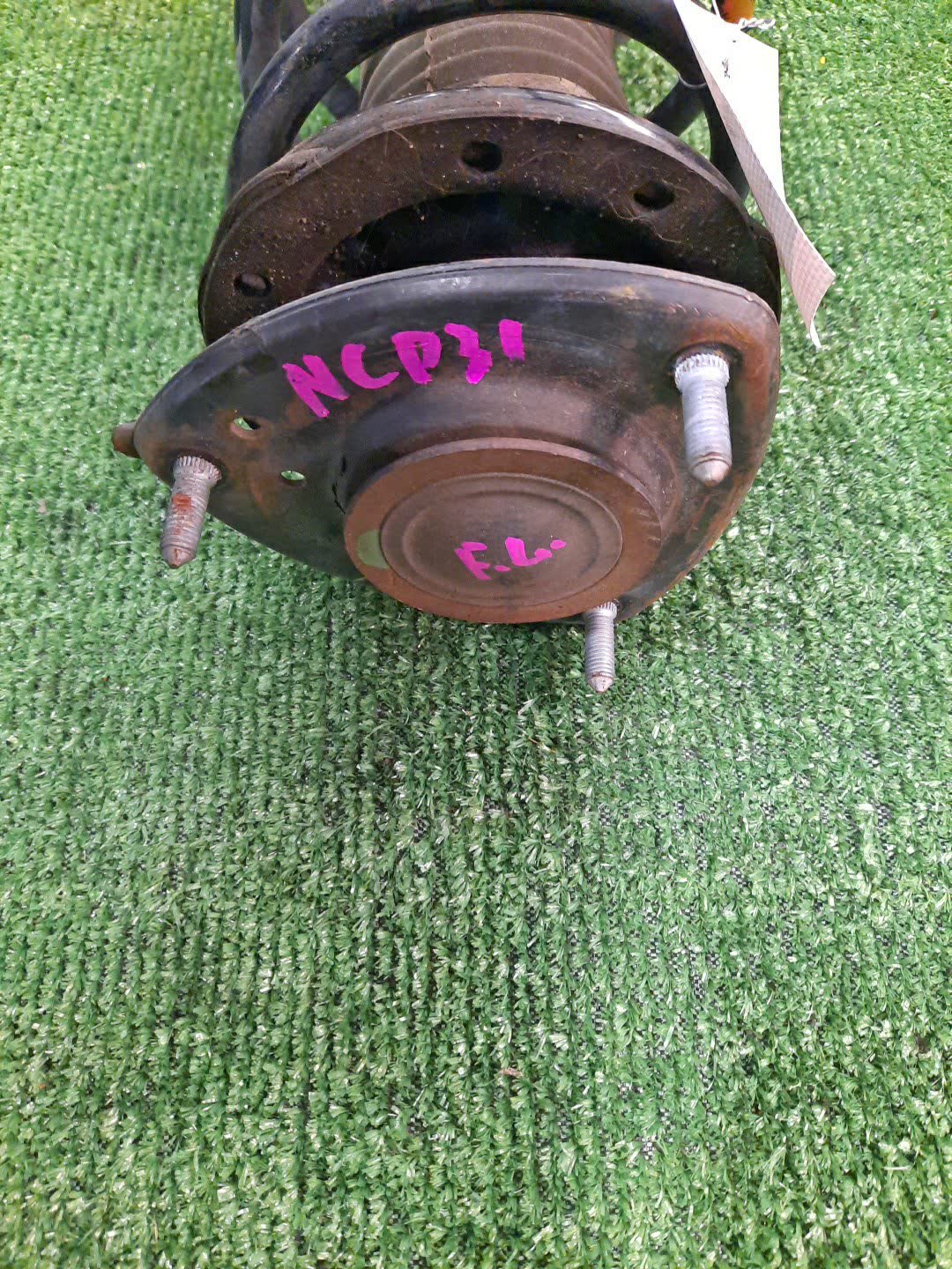 Стойка левая передняя TOYOTA FUNCARGO, IST, PLATZ, RAUM, VITZ, WILL VI, PROBOX, BB, PORTE, SUCCEED, WILL CYPHA NCP20, NCP21, NCP60, NCP61, NCP12, SCP11, NCZ20, SCP10, NCP10, SCP13, NCP13, NCP19, NCP51V, NCP58G, NCP50V, NLP51, NCP52V, NCP30, NCP31, NC
