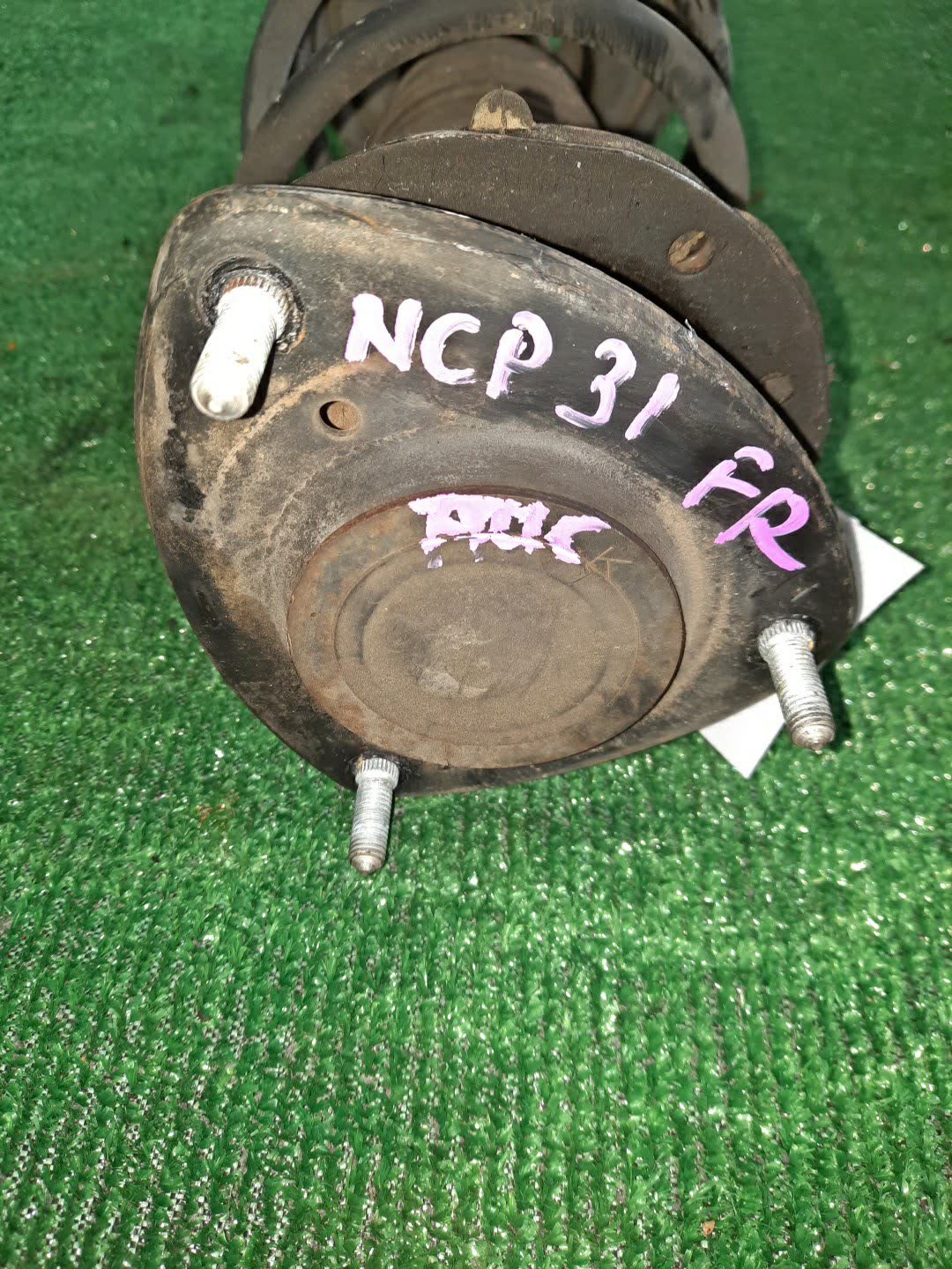 Стойка правая передняя TOYOTA BB NCP31 1NZ-FE 2 ракурс