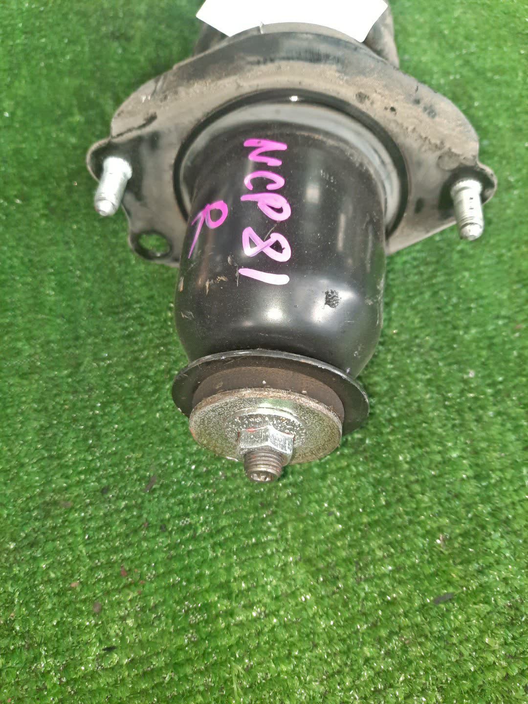 Стойка правая задняя TOYOTA COROLLA, OPA, PREMIO, COROLLA SPACIO, VISTA, ALLION, COROLLA FIELDER, ALLEX, COROLLA RUNX, SIENTA, WILL VS, VISTA ARDEO, COROLLA  AXIO NZE121, NZE120, NZE141, ZZE122, CE121, ZZE123, ACT10, ZCT10, ZZT240, NZT240, AZT240, NZ