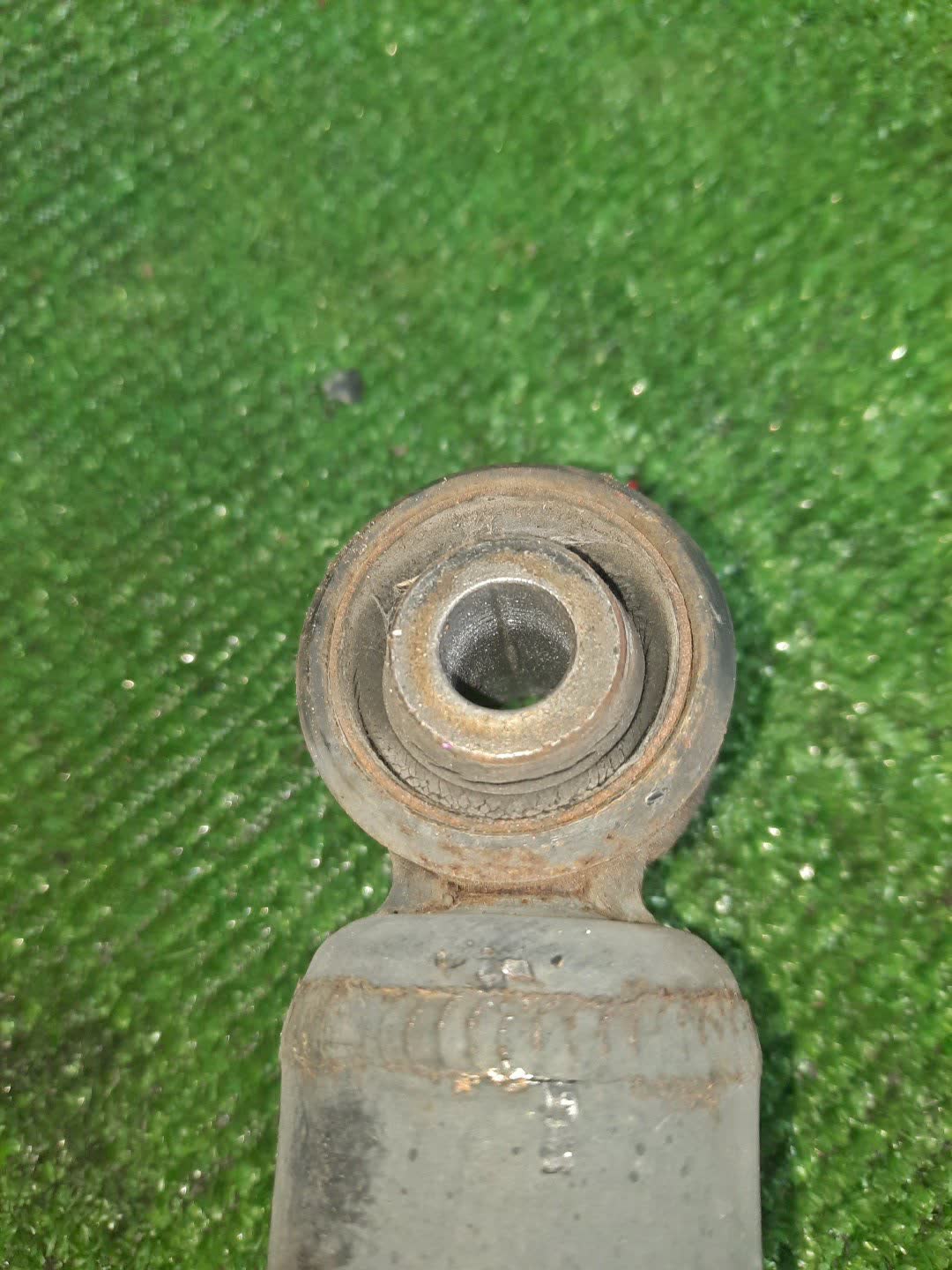 Стойка правая передняя TOYOTA BREVIS, CROWN, MARK II BLIT, PROGRES, VEROSSA, MARK II, CROWN ESTATE JCG10, JCG11, GS171, JZS175, JZS171, JKS175, JZX110W, GX110W, GX110, JZX110 1JZ-FSE, 2JZ-FSE, 1G-FE, 1JZ-GE 3 ракурс