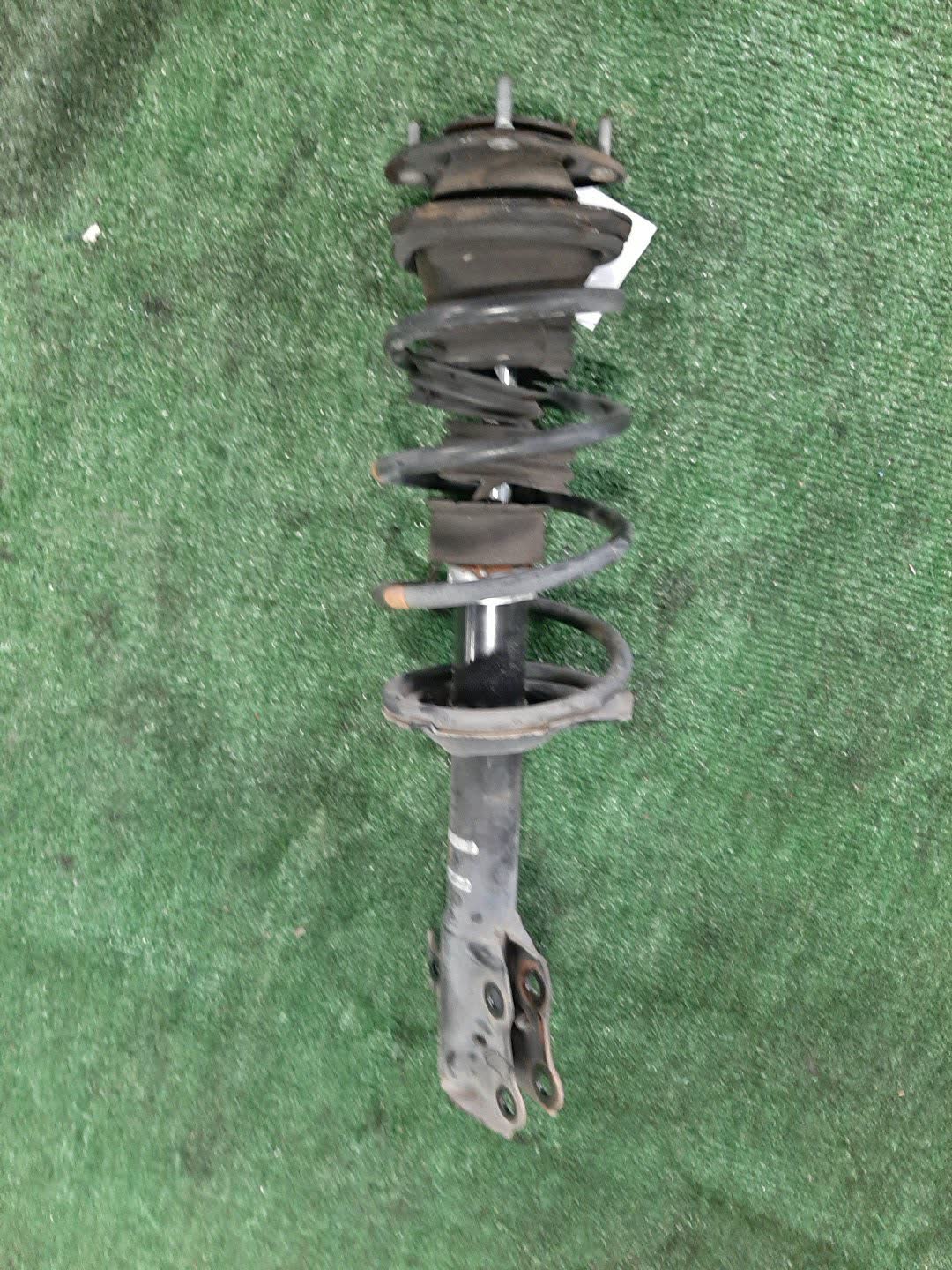 Стойка левая передняя TOYOTA FUNCARGO, IST, PLATZ, RAUM, VITZ, WILL VI, PROBOX, BB, PORTE, SUCCEED, WILL CYPHA NCP20, NCP21, NCP60, NCP61, NCP12, SCP11, NCZ20, SCP10, NCP10, SCP13, NCP13, NCP19, NCP51V, NCP58G, NCP50V, NLP51, NCP52V, NCP30, NCP31, NC