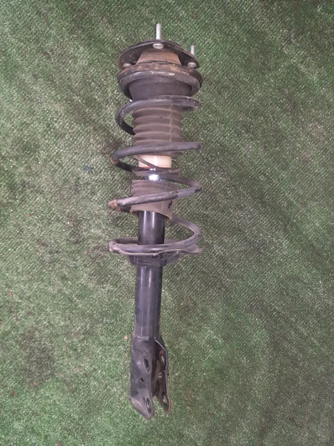 Стойка левая передняя TOYOTA FUNCARGO, IST, PLATZ, RAUM, VITZ, WILL VI, PROBOX, BB, PORTE, SUCCEED, WILL CYPHA NCP20, NCP21, NCP60, NCP61, NCP12, SCP11, NCZ20, SCP10, NCP10, SCP13, NCP13, NCP19, NCP51V, NCP58G, NCP50V, NLP51, NCP52V, NCP30, NCP31, NC
