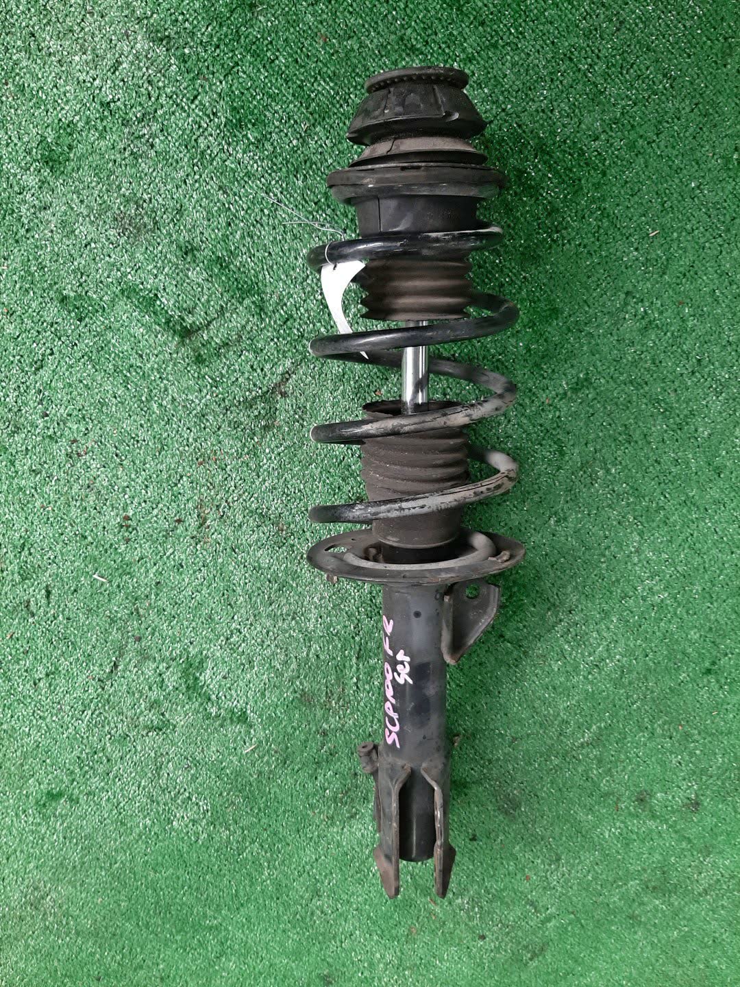 Стойка правая передняя TOYOTA VITZ, RACTIS, BELTA SCP90, KSP90, NCP91, NCP100, SCP100, KSP92, SCP92 2SZ-FE, 1KR-FE, 1NZ-FE 1 ракурс