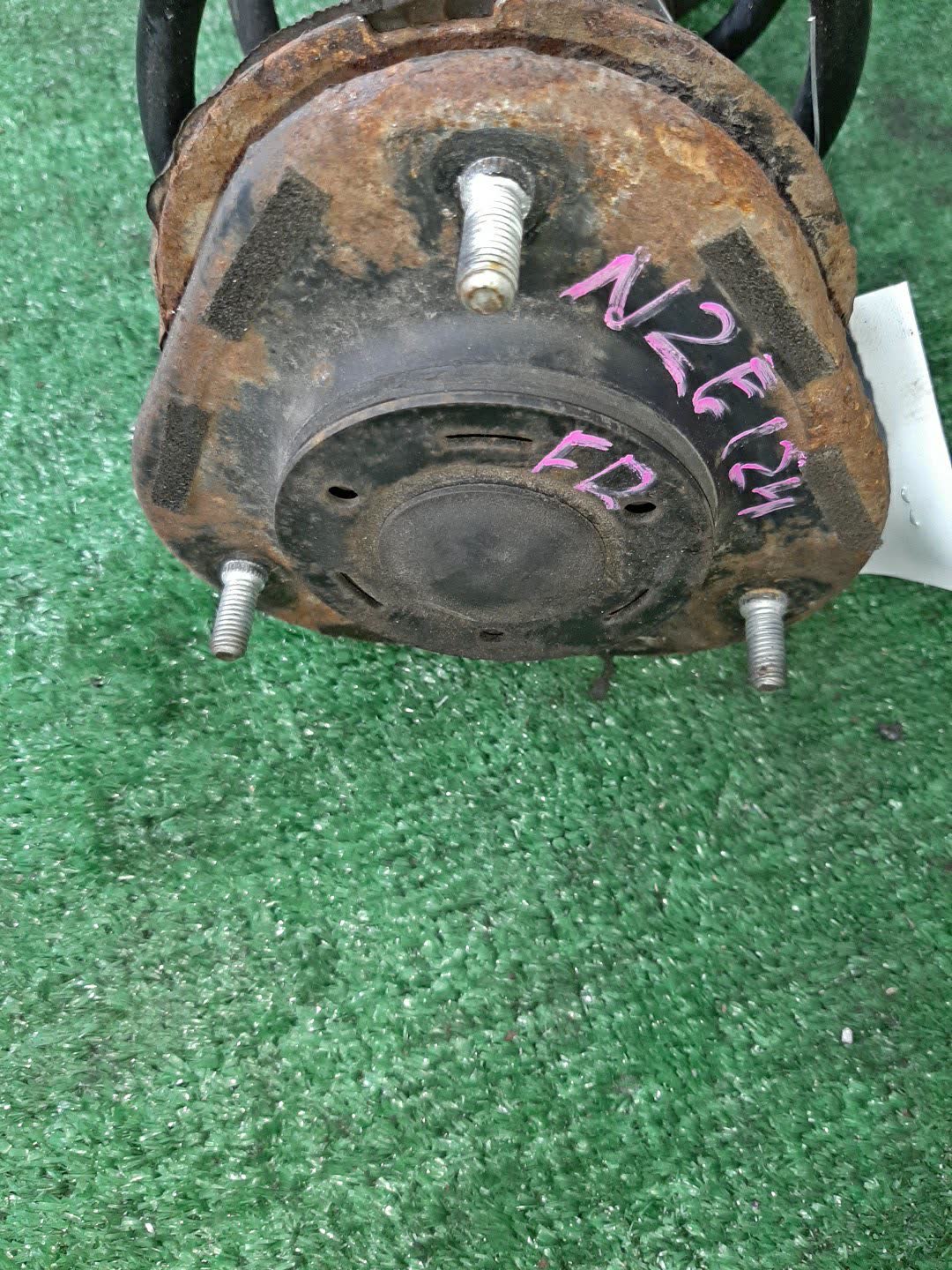 Стойка правая передняя TOYOTA COROLLA, PREMIO, COROLLA SPACIO, WISH, ALLION, COROLLA FIELDER, ALLEX, COROLLA RUNX, WILL VS, COROLLA  AXIO ZZE124, NZE121, NZE120, ZZE122, NZE124, CE121, ZRT265, ZZT240, NZT240, ZRT260, ZZT245, NZT260, ZRT261, NZE121N, 
