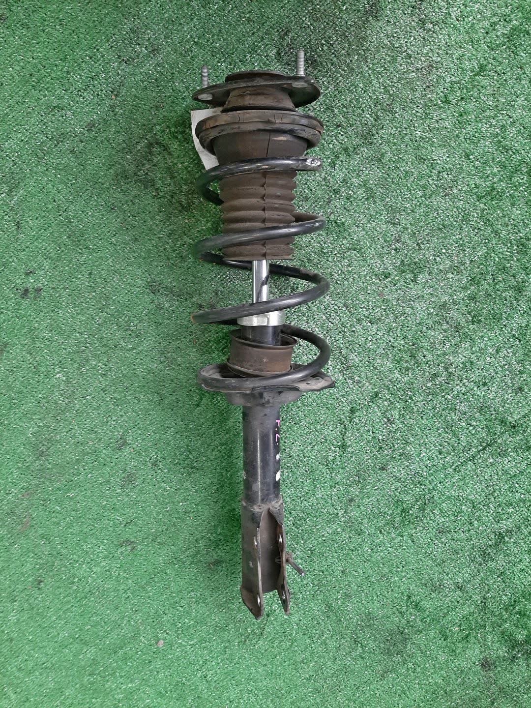 Стойка левая передняя TOYOTA FUNCARGO, IST, PLATZ, RAUM, VITZ, WILL VI, PROBOX, BB, PORTE, SUCCEED, WILL CYPHA NCP20, NCP21, NCP60, NCP61, NCP12, SCP11, NCZ20, SCP10, NCP10, SCP13, NCP13, NCP19, NCP51V, NCP58G, NCP50V, NLP51, NCP52V, NCP30, NCP31, NC