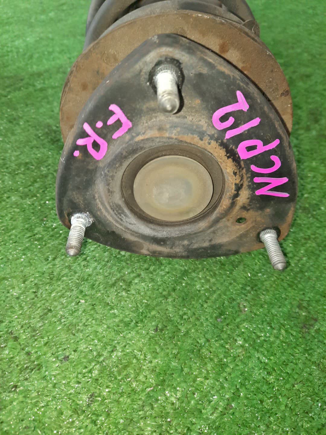 Стойка правая передняя TOYOTA FUNCARGO, IST, PLATZ, RAUM, VITZ, WILL VI, PROBOX, BB, PORTE, SUCCEED, WILL CYPHA NCP20, NCP21, NCP60, NCP61, NCP12, SCP11, NCZ20, SCP10, NCP10, SCP13, NCP13, NCP19, NCP51V, NCP58G, NCP50V, NLP51, NCP52V, NCP30, NCP31, N