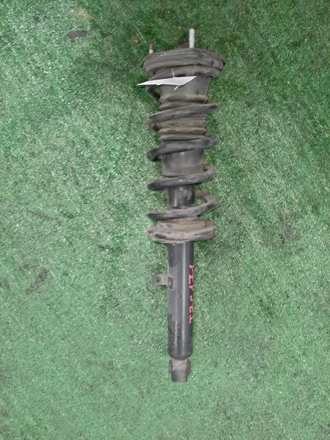 Стойка левая передняя TOYOTA BREVIS, CROWN, MARK II BLIT, PROGRES, VEROSSA, MARK II, CROWN ESTATE JCG10, JCG11, GS171, JZS175, JZS171, JKS175, JZX110W, GX110W, GX110, JZX110 1JZ-FSE, 2JZ-FSE, 1G-FE, 1JZ-GE 1 ракурс Стойка левая передняя TOYOTA BREVIS, CROWN, MARK II BLIT, PROGRES, VEROSSA, MARK II, CROWN ESTATE JCG10, JCG11, GS171, JZS175, JZS171, JKS175, JZX110W, GX110W, GX110, JZX110 1JZ-FSE, 2JZ-FSE, 1G-FE, 1JZ-GE 1 ракурс