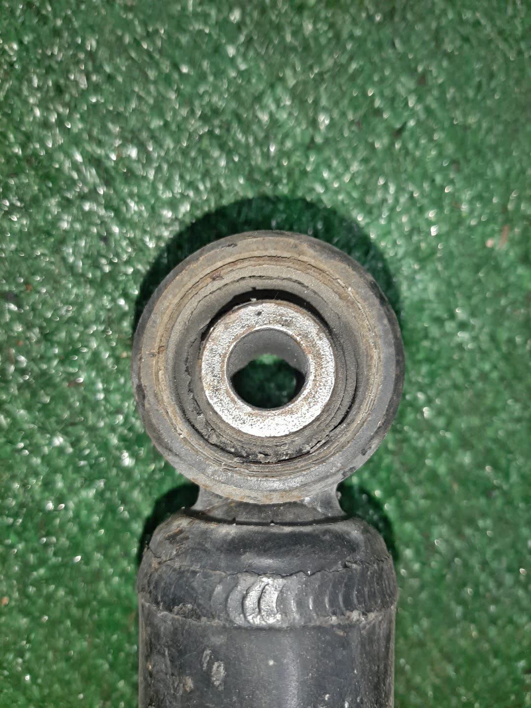 Стойка левая передняя TOYOTA BREVIS, CROWN, MARK II BLIT, PROGRES, VEROSSA, MARK II, CROWN ESTATE JCG10, JCG11, GS171, JZS175, JZS171, JKS175, JZX110W, GX110W, GX110, JZX110 1JZ-FSE, 2JZ-FSE, 1G-FE, 1JZ-GE 3 ракурс