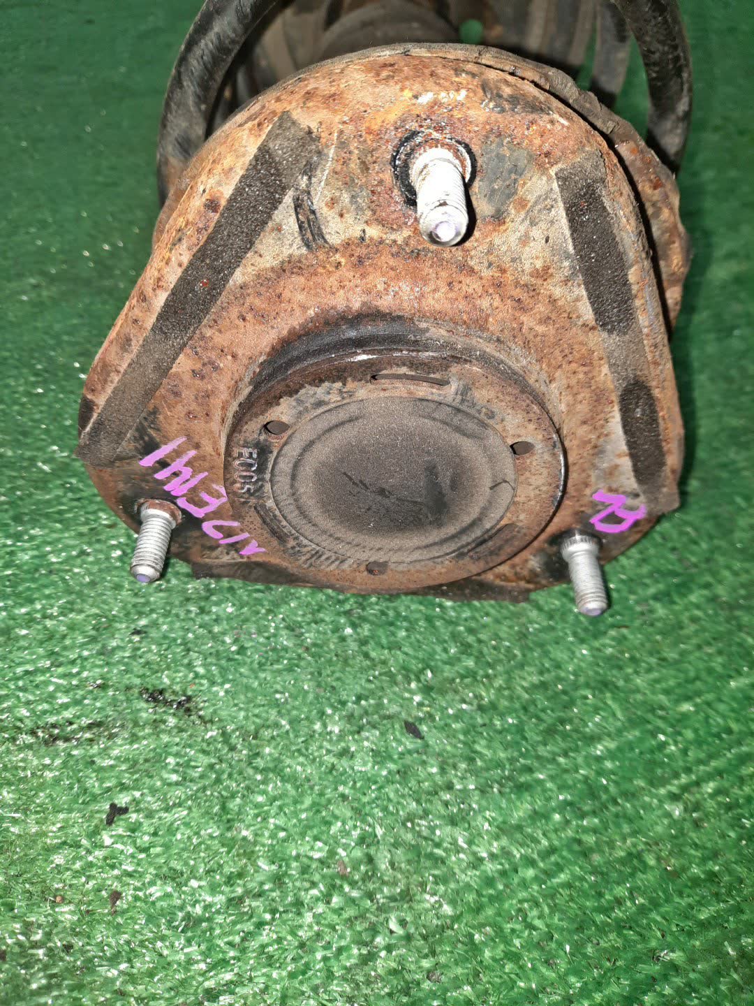 Стойка левая передняя TOYOTA COROLLA, PREMIO, COROLLA SPACIO, WISH, ALLION, COROLLA FIELDER, ALLEX, COROLLA RUNX, WILL VS, COROLLA  AXIO ZZE124, NZE121, NZE120, ZZE122, NZE124, CE121, ZRT265, ZZT240, NZT240, ZRT260, ZZT245, NZT260, ZRT261, NZE121N, Z