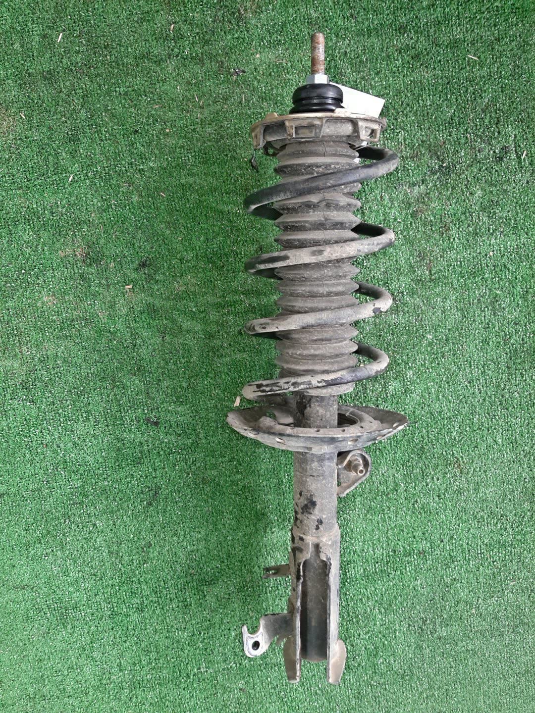 Стойка правая передняя HONDA FIT, FIT SHUTTLE GE6, GP1, GP4, GE8, GG7, GP2 L13A, LDA, LEA, L15A 1 ракурс Стойка правая передняя HONDA FIT, FIT SHUTTLE GE6, GP1, GP4, GE8, GG7, GP2 L13A, LDA, LEA, L15A 1 ракурс