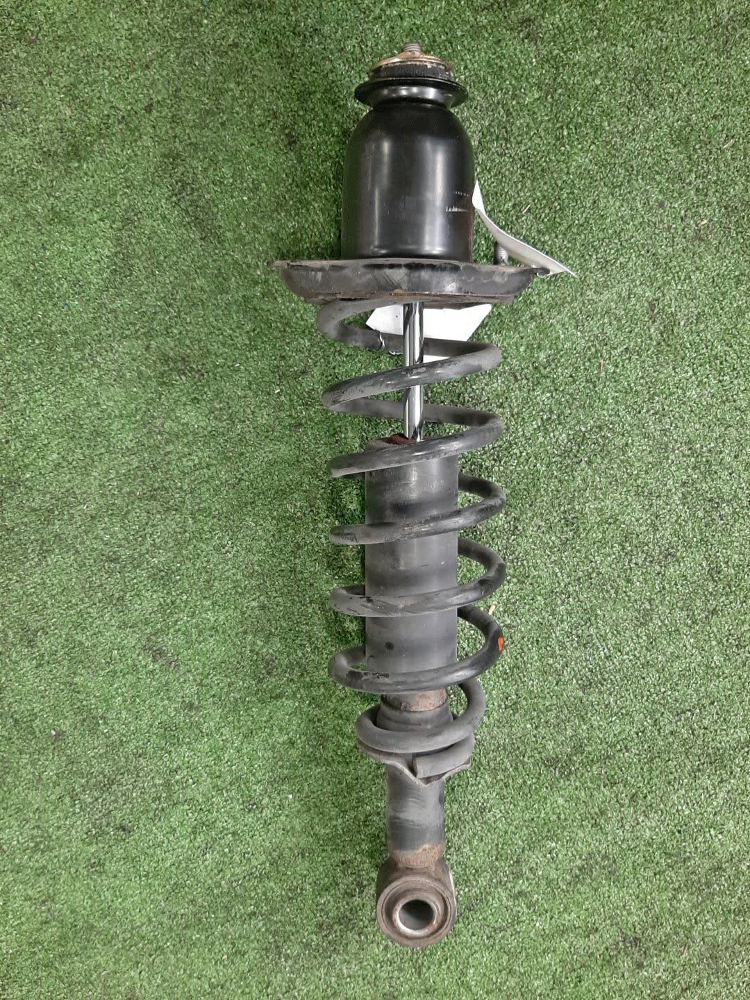 Стойка левая задняя TOYOTA COROLLA, OPA, PREMIO, COROLLA SPACIO, VISTA, ALLION, COROLLA FIELDER, ALLEX, COROLLA RUNX, SIENTA, WILL VS, VISTA ARDEO, COROLLA  AXIO NZE121, NZE120, NZE141, ZZE122, CE121, ZZE123, ACT10, ZCT10, ZZT240, NZT240, AZT240, NZE