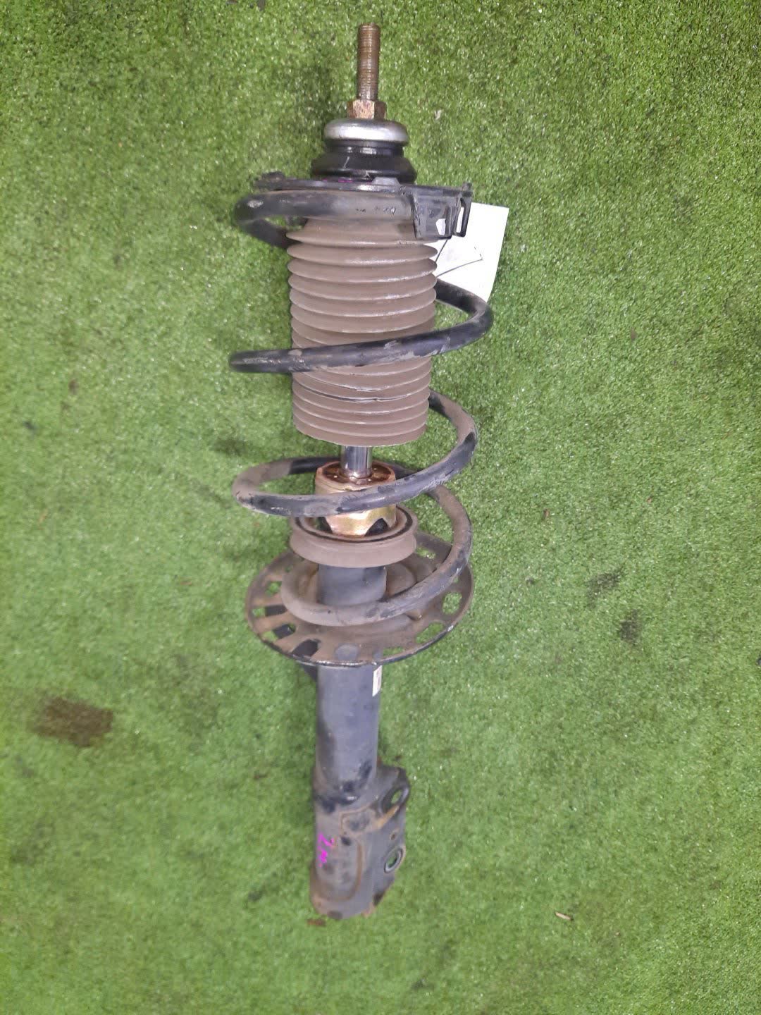 Стойка правая передняя HONDA FIT GD3, GD1 L15A, L13A 1 ракурс