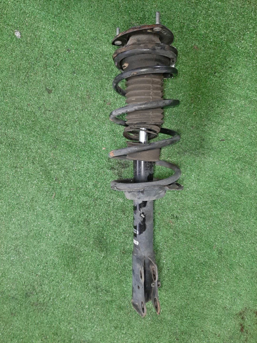 Стойка левая передняя TOYOTA FUNCARGO, IST, PLATZ, RAUM, VITZ, WILL VI, PROBOX, BB, PORTE, SUCCEED, WILL CYPHA NCP20, NCP21, NCP60, NCP61, NCP12, SCP11, NCZ20, SCP10, NCP10, SCP13, NCP13, NCP19, NCP51V, NCP58G, NCP50V, NLP51, NCP52V, NCP30, NCP31, NC
