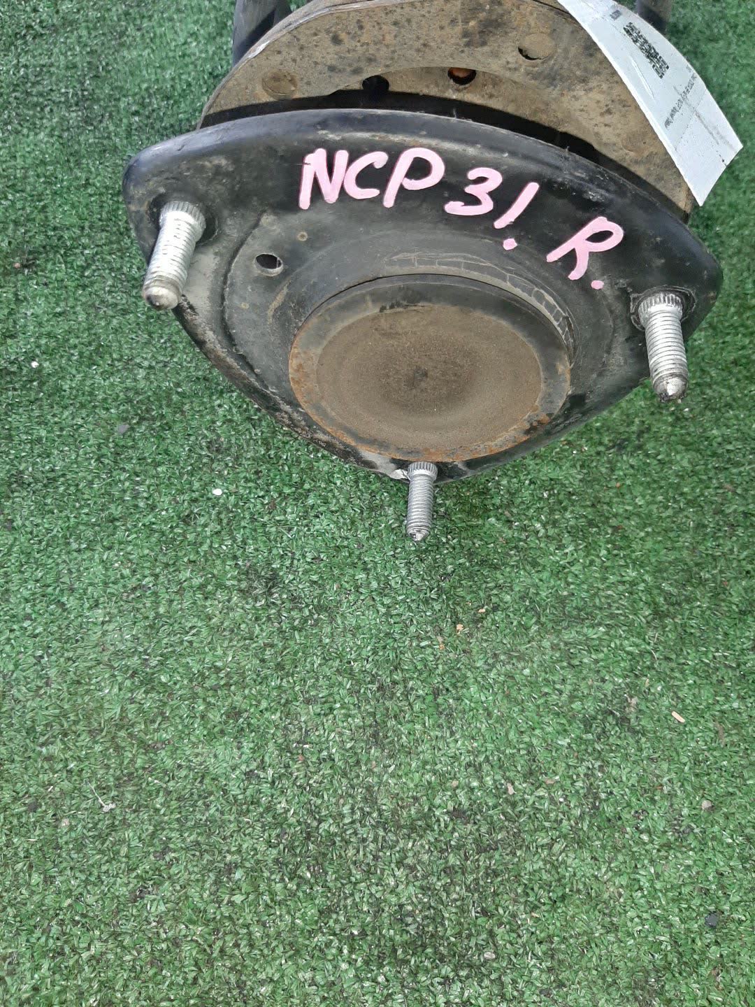 Стойка правая передняя TOYOTA FUNCARGO, IST, PLATZ, RAUM, VITZ, WILL VI, PROBOX, BB, PORTE, SUCCEED, WILL CYPHA NCP20, NCP21, NCP60, NCP61, NCP12, SCP11, NCZ20, SCP10, NCP10, SCP13, NCP13, NCP19, NCP51V, NCP58G, NCP50V, NLP51, NCP52V, NCP30, NCP31, N