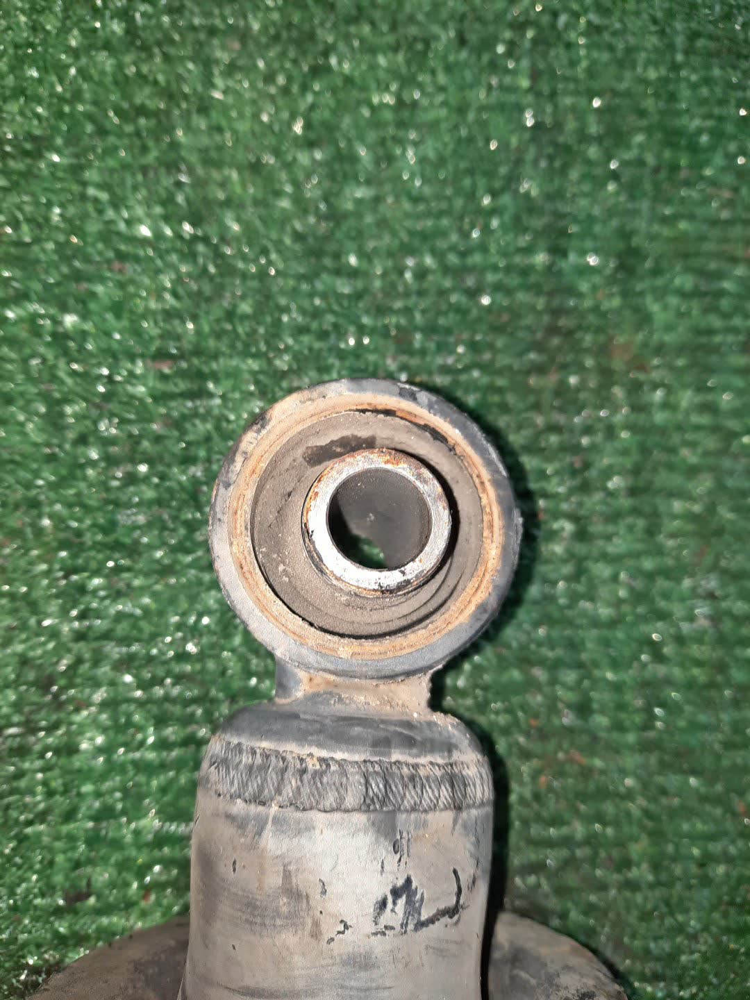 Стойка правая задняя TOYOTA BREVIS, CROWN, PROGRES, ALTEZZA, VEROSSA, MARK II JCG10, JCG11, JCG15, GS171, JZS175, JZS171, JZS173, JZS179, JKS175, GXE10, SXE10, JCE10, GXE15, JCE15, GX110, JZX110, GX115, JZX115 1JZ-FSE, 2JZ-FSE, 1G-FE, 1JZ-GE, 2JZ-GE,