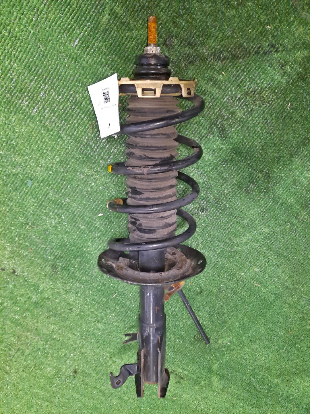 Стойка правая передняя HONDA FIT, FIT SHUTTLE GE6, GP1, GP4, GE8, GG7, GP2 L13A, LDA, LEA, L15A 1 ракурс Стойка правая передняя HONDA FIT, FIT SHUTTLE GE6, GP1, GP4, GE8, GG7, GP2 L13A, LDA, LEA, L15A 1 ракурс