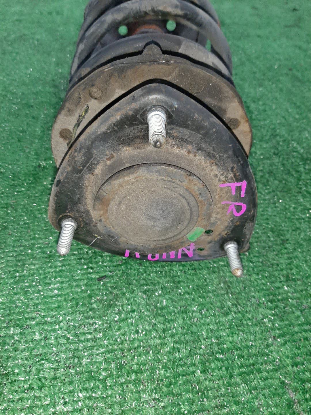 Стойка правая передняя TOYOTA FUNCARGO, IST, PLATZ, RAUM, VITZ, WILL VI, PROBOX, BB, PORTE, SUCCEED, WILL CYPHA NCP20, NCP21, NCP60, NCP61, NCP12, SCP11, NCZ20, SCP10, NCP10, SCP13, NCP13, NCP19, NCP51V, NCP58G, NCP50V, NLP51, NCP52V, NCP30, NCP31, N