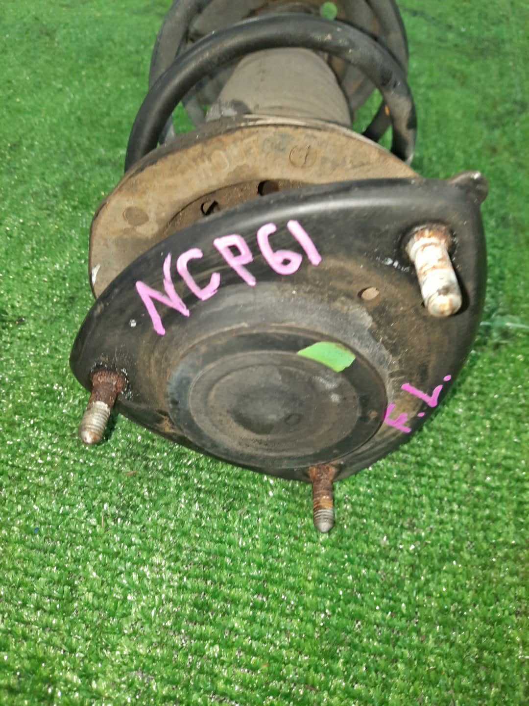 Стойка левая передняя TOYOTA FUNCARGO, IST, PLATZ, RAUM, VITZ, WILL VI, PROBOX, BB, PORTE, SUCCEED, WILL CYPHA NCP20, NCP21, NCP60, NCP61, NCP12, SCP11, NCZ20, SCP10, NCP10, SCP13, NCP13, NCP19, NCP51V, NCP58G, NCP50V, NLP51, NCP52V, NCP30, NCP31, NC