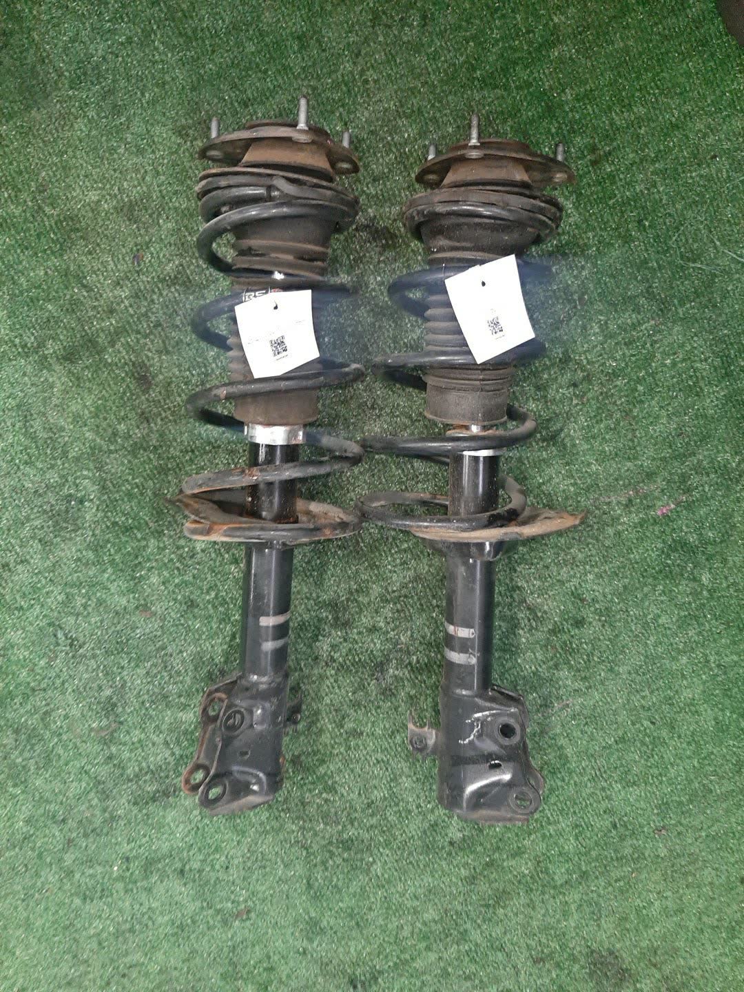Стойка левая передняя TOYOTA FUNCARGO, IST, PLATZ, RAUM, VITZ, WILL VI, PROBOX, BB, PORTE, SUCCEED, WILL CYPHA NCP20, NCP21, NCP60, NCP61, NCP12, SCP11, NCZ20, SCP10, NCP10, SCP13, NCP13, NCP19, NCP51V, NCP58G, NCP50V, NLP51, NCP52V, NCP30, NCP31, NC
