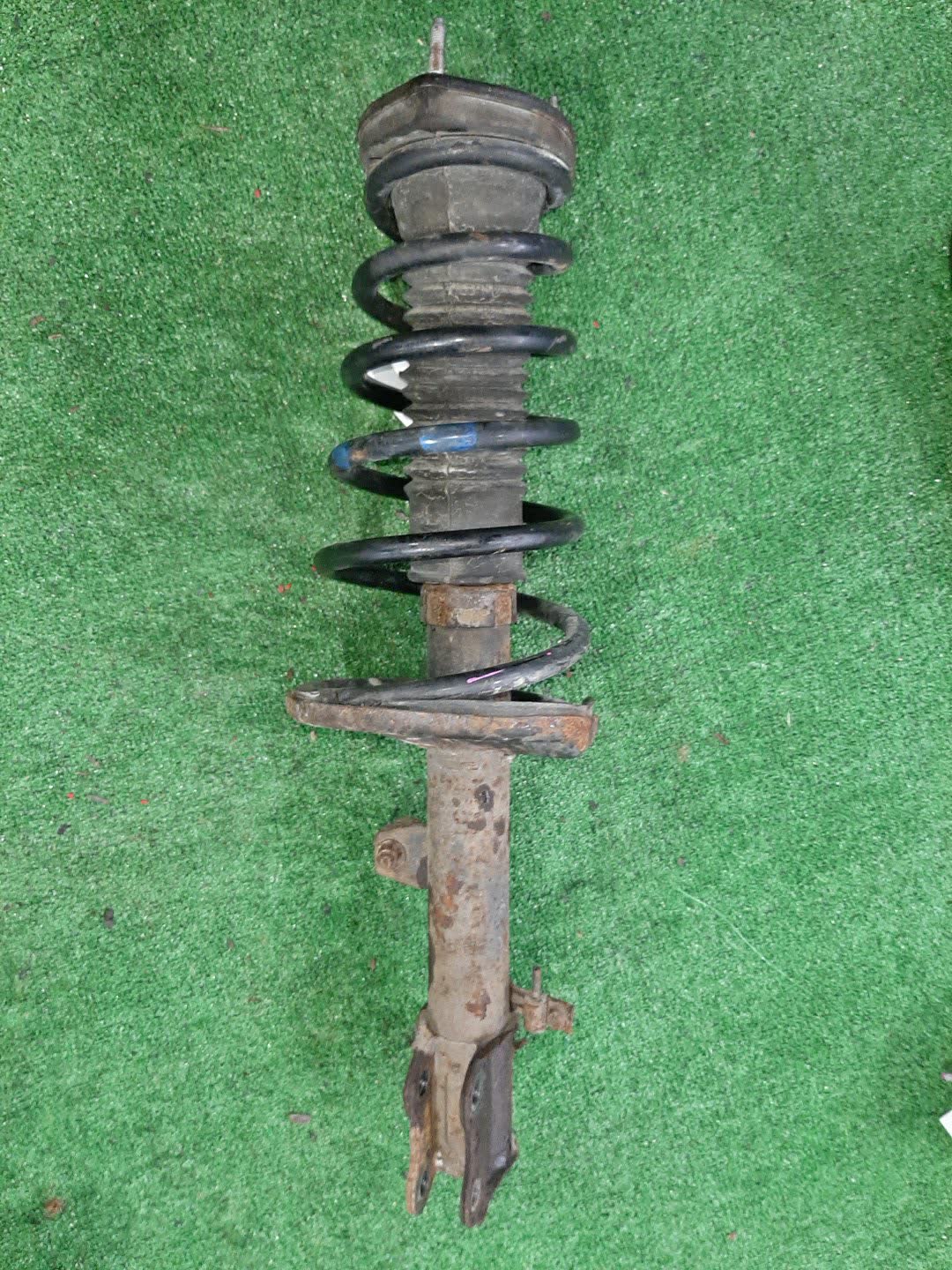 Стойка правая задняя TOYOTA KLUGER V ACU25W, MHU28W, MCU25W 2AZ-FE, 3MZ-FE, 1MZ-FE 1 ракурс