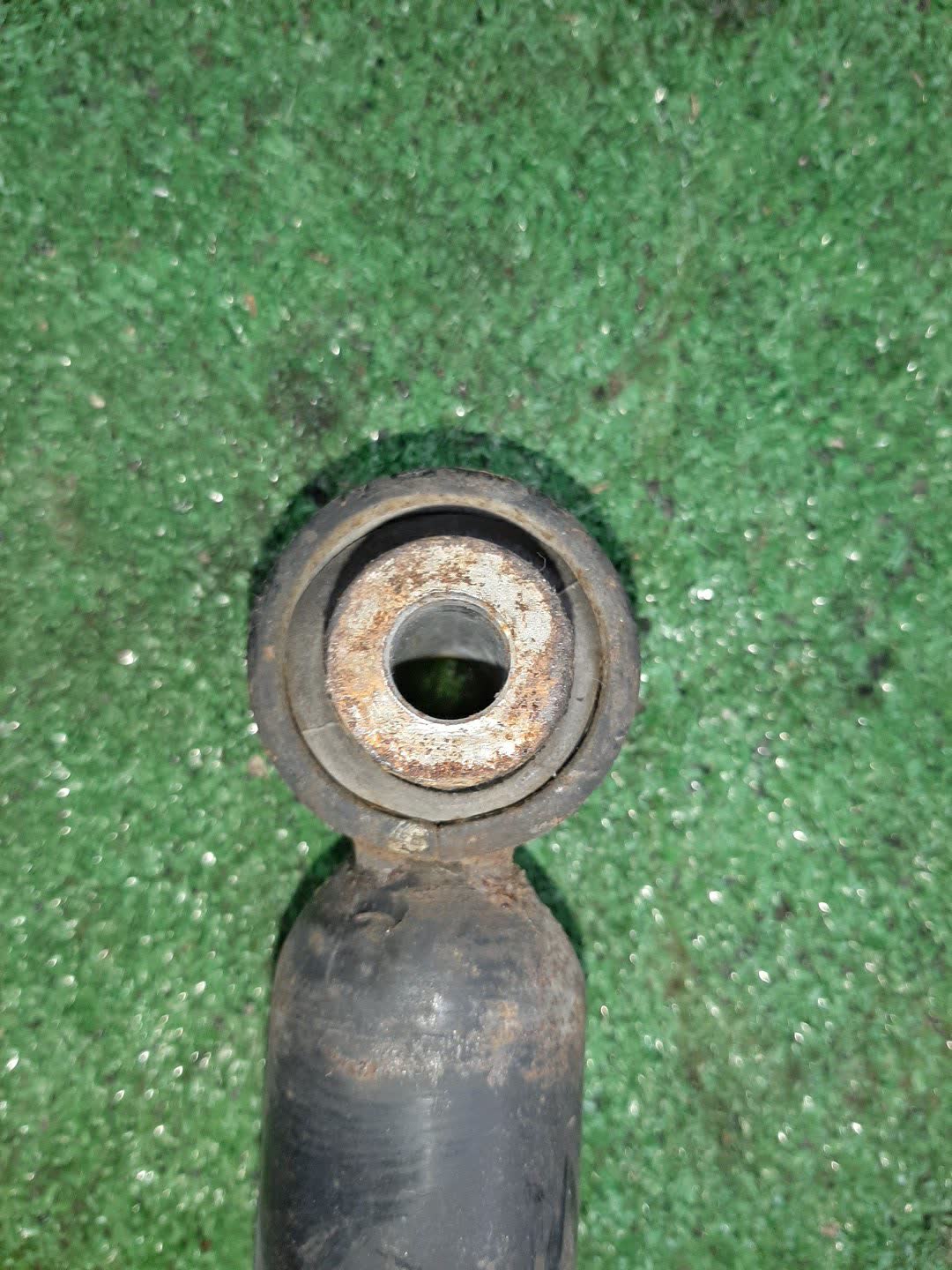 Стойка левая передняя NISSAN BLUEBIRD, PRIMERA QU14, HU14, EU14, P11, WP11, QP11, WQP11, WHP11 QG18DE, QG18DD, SR20DE, SR20VE, SR18DE 3 ракурс