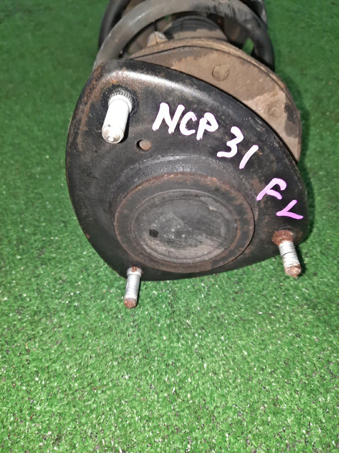 Стойка левая передняя TOYOTA FUNCARGO, IST, PLATZ, RAUM, VITZ, WILL VI, PROBOX, BB, PORTE, SUCCEED, WILL CYPHA NCP20, NCP21, NCP60, NCP61, NCP12, SCP11, NCZ20, SCP10, NCP10, SCP13, NCP13, NCP19, NCP51V, NCP58G, NCP50V, NLP51, NCP52V, NCP30, NCP31, NC