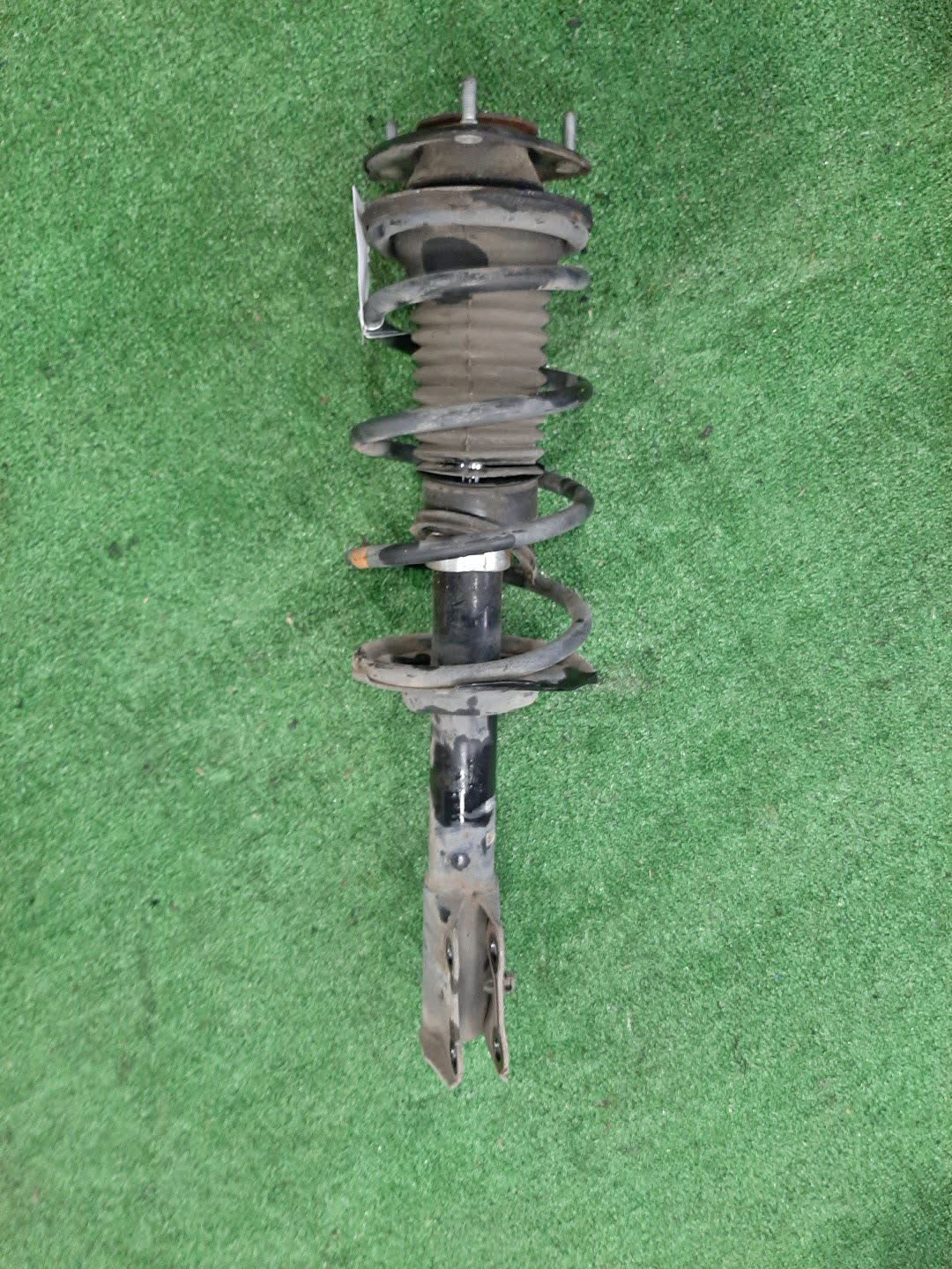 Стойка левая передняя TOYOTA FUNCARGO, IST, PLATZ, RAUM, VITZ, WILL VI, PROBOX, BB, PORTE, SUCCEED, WILL CYPHA NCP20, NCP21, NCP60, NCP61, NCP12, SCP11, NCZ20, SCP10, NCP10, SCP13, NCP13, NCP19, NCP51V, NCP58G, NCP50V, NLP51, NCP52V, NCP30, NCP31, NC