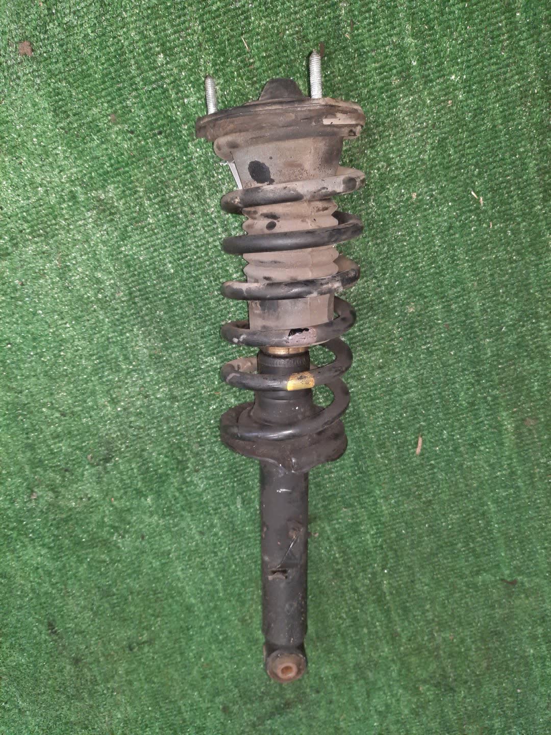 Стойка правая передняя TOYOTA BREVIS, CROWN, MARK II BLIT, PROGRES, VEROSSA, MARK II, CROWN ESTATE JCG10, JCG11, GS171, JZS175, JZS171, JKS175, JZX110W, GX110W, GX110, JZX110 1JZ-FSE, 2JZ-FSE, 1G-FE, 1JZ-GE 1 ракурс Стойка правая передняя TOYOTA BREVIS, CROWN, MARK II BLIT, PROGRES, VEROSSA, MARK II, CROWN ESTATE JCG10, JCG11, GS171, JZS175, JZS171, JKS175, JZX110W, GX110W, GX110, JZX110 1JZ-FSE, 2JZ-FSE, 1G-FE, 1JZ-GE 1 ракурс