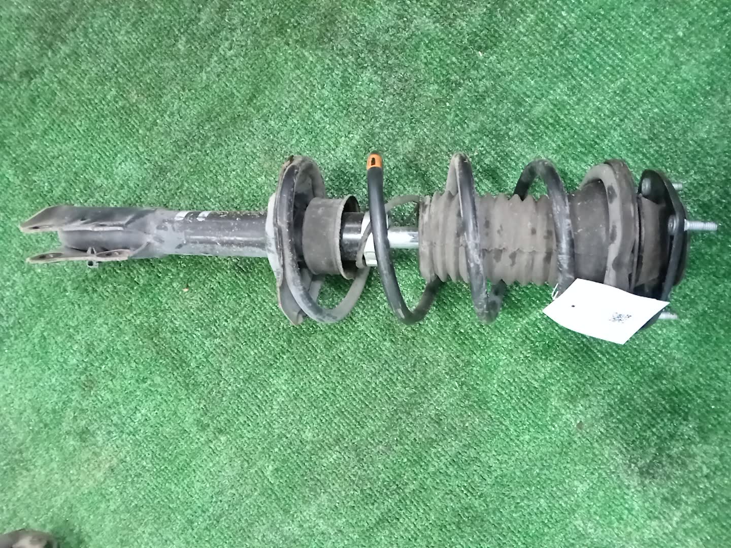 Стойка левая передняя TOYOTA FUNCARGO, IST, PLATZ, RAUM, VITZ, WILL VI, PROBOX, BB, PORTE, SUCCEED, WILL CYPHA NCP20, NCP21, NCP60, NCP61, NCP12, SCP11, NCZ20, SCP10, NCP10, SCP13, NCP13, NCP19, NCP51V, NCP58G, NCP50V, NLP51, NCP52V, NCP30, NCP31, NC